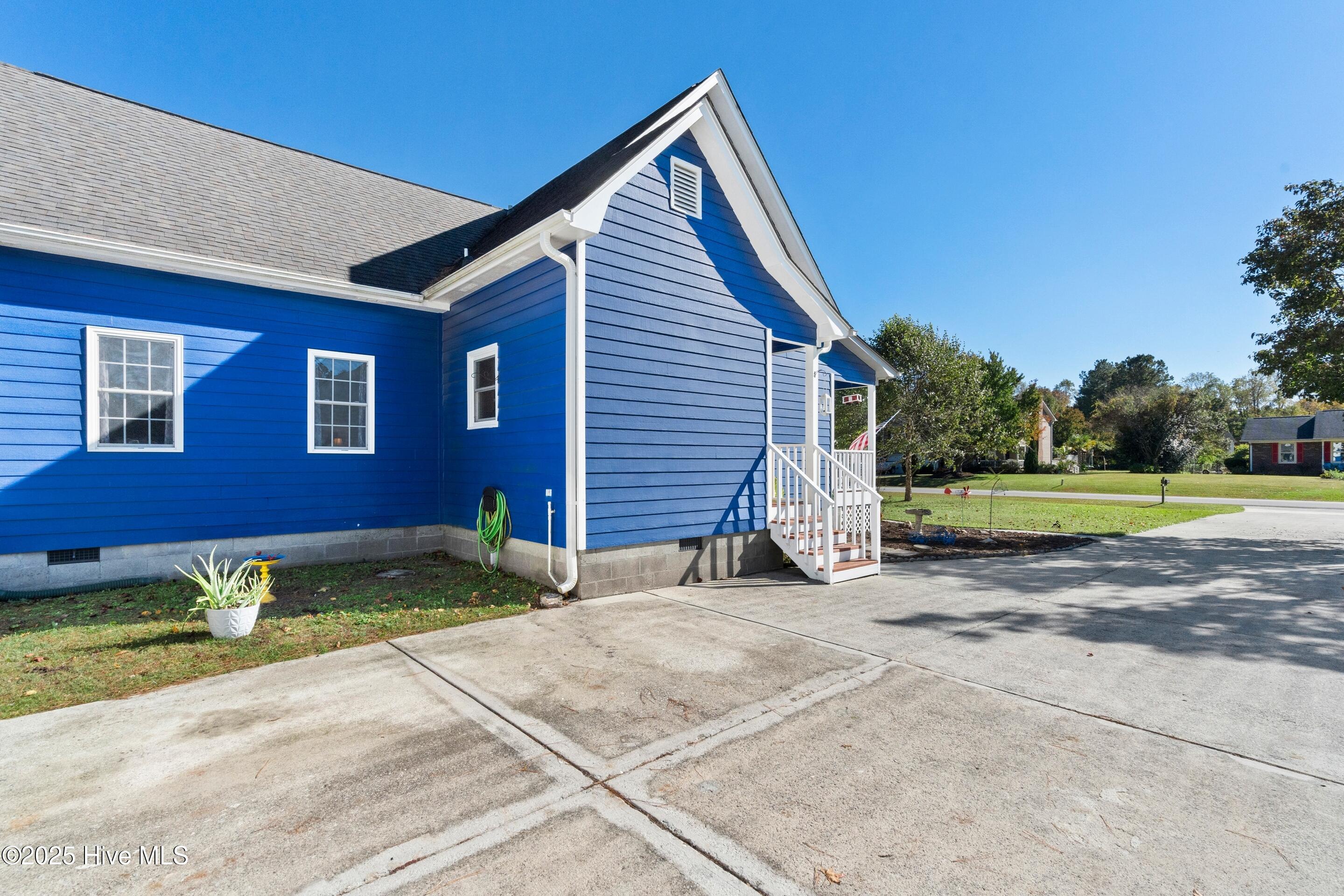 100535792 | Photo 14