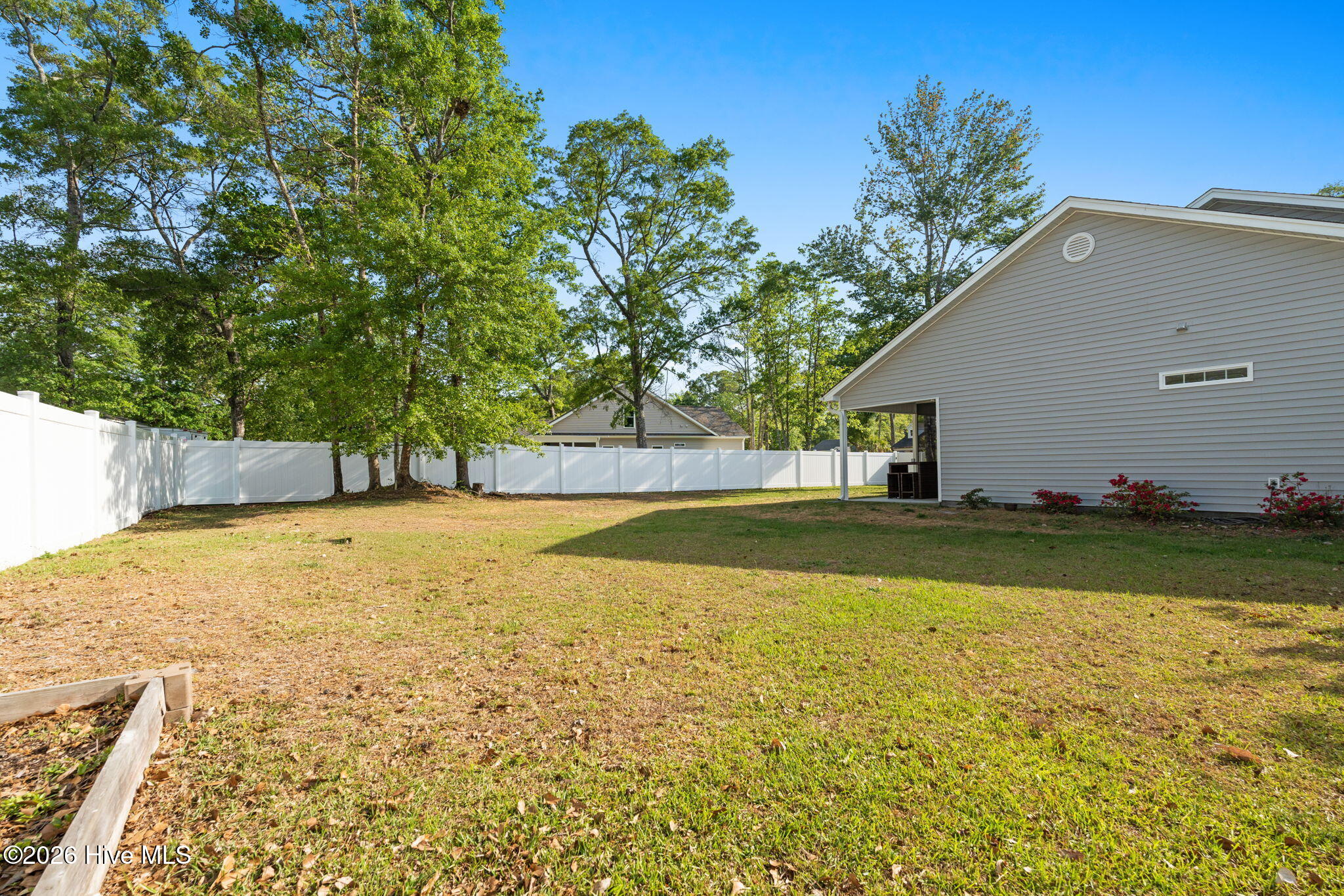 100568140 | Photo 40