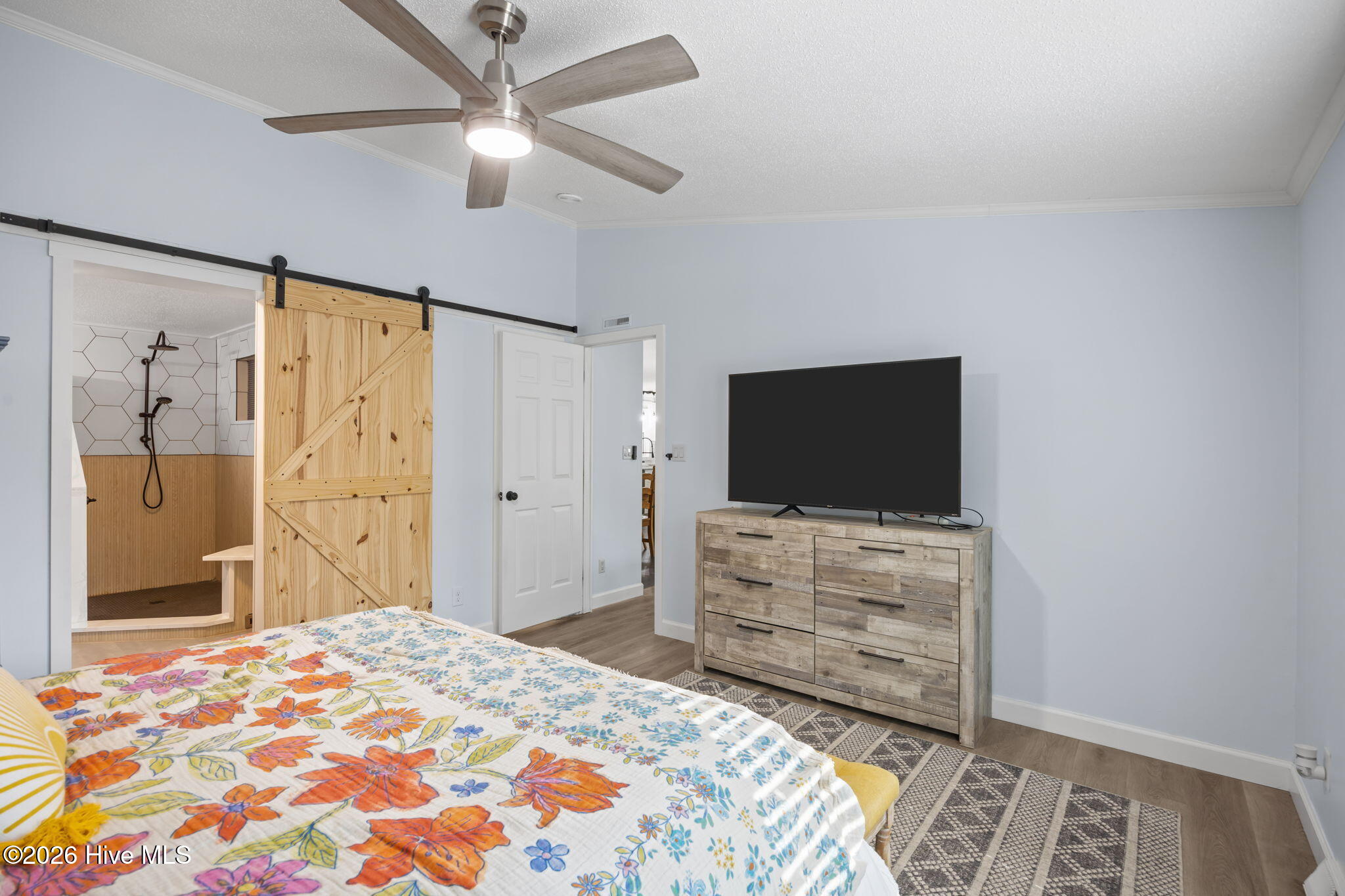 100560111 | Photo 24