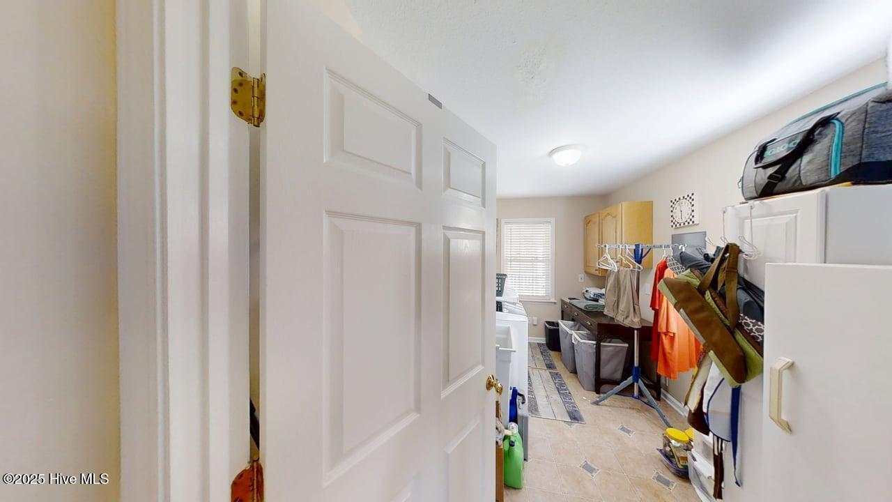 100560010 | Photo 17