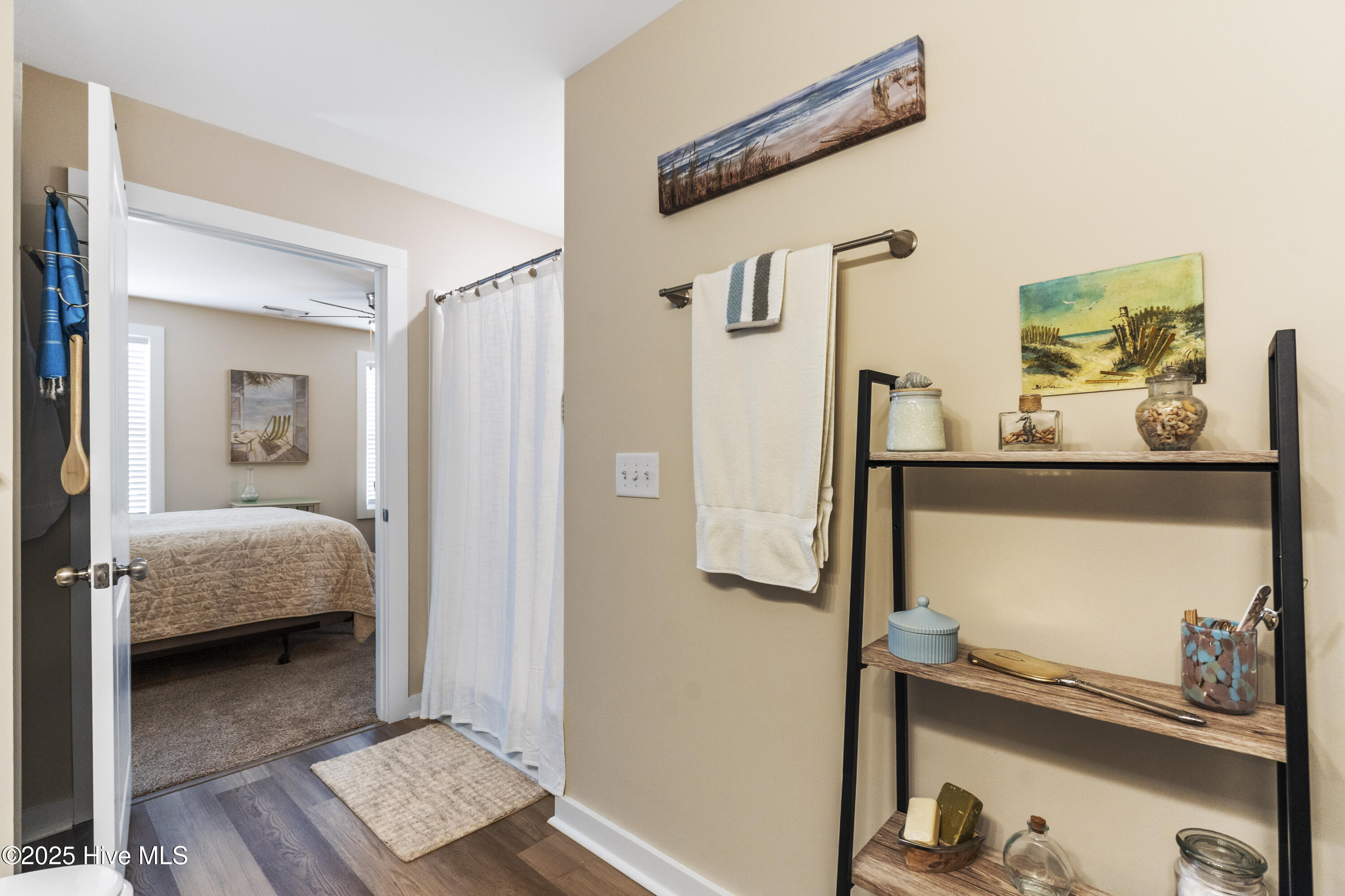 100505761 | Photo 32