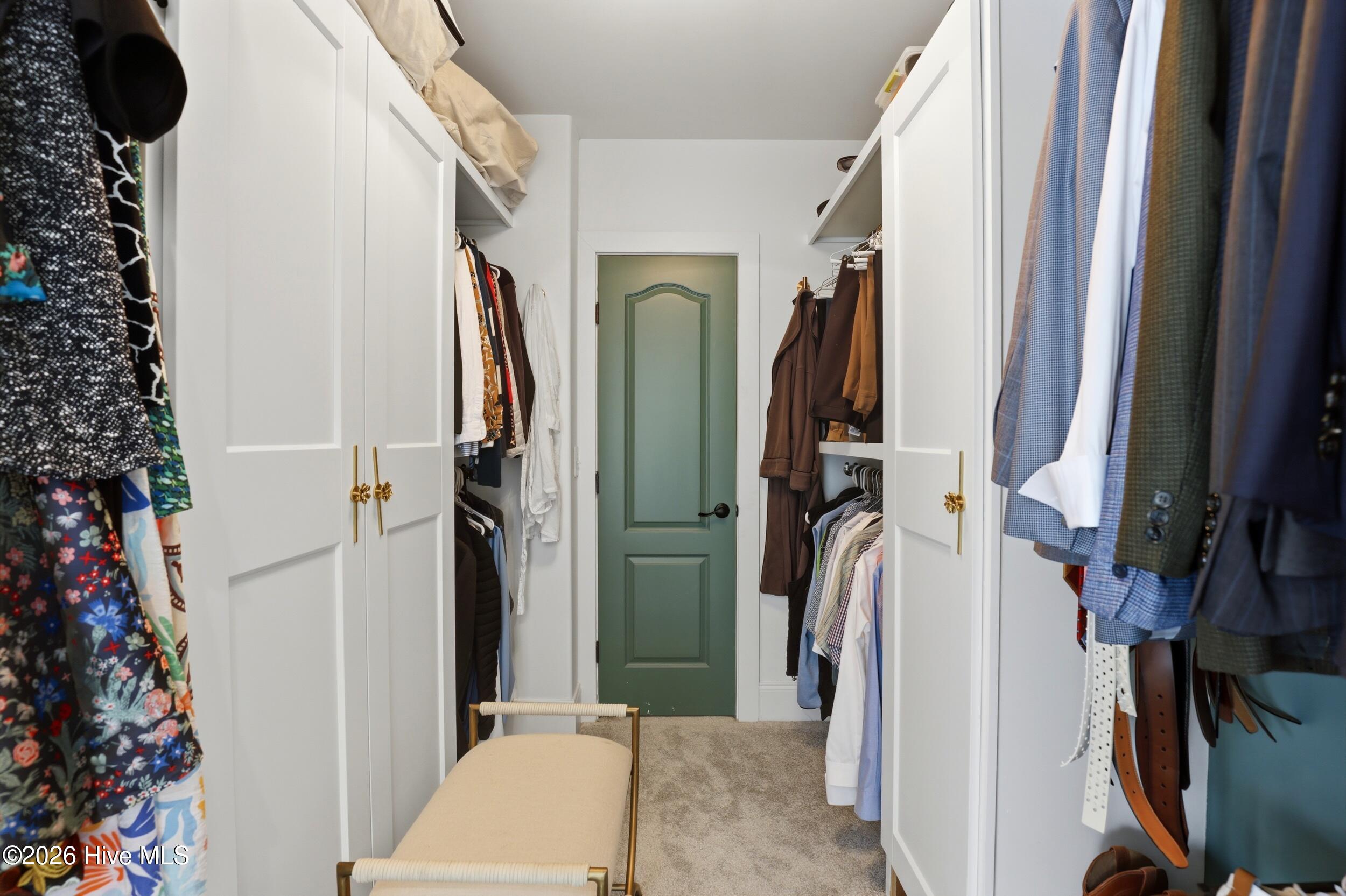 100564961 | Photo 23