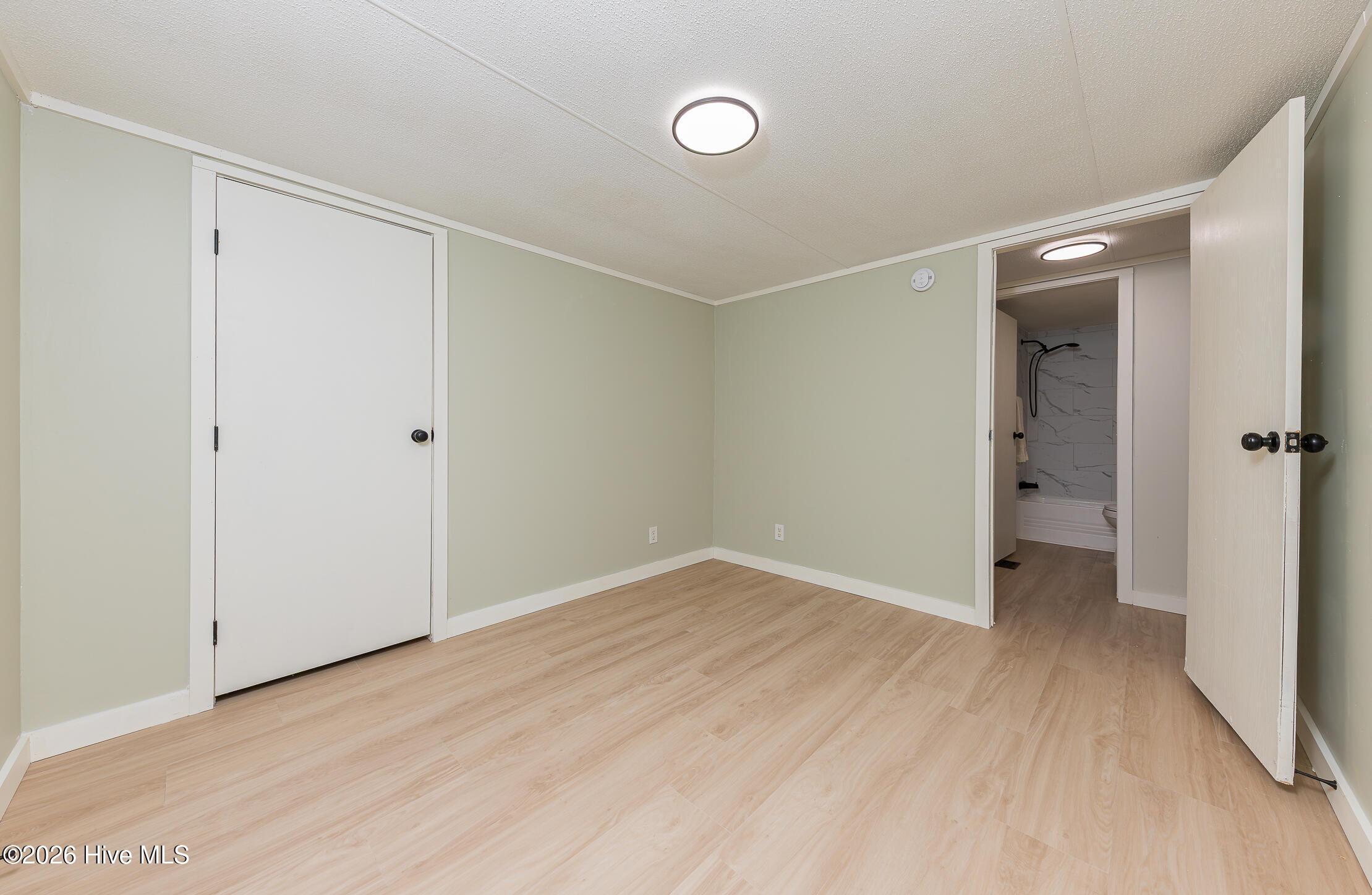 100570278 | Photo 38