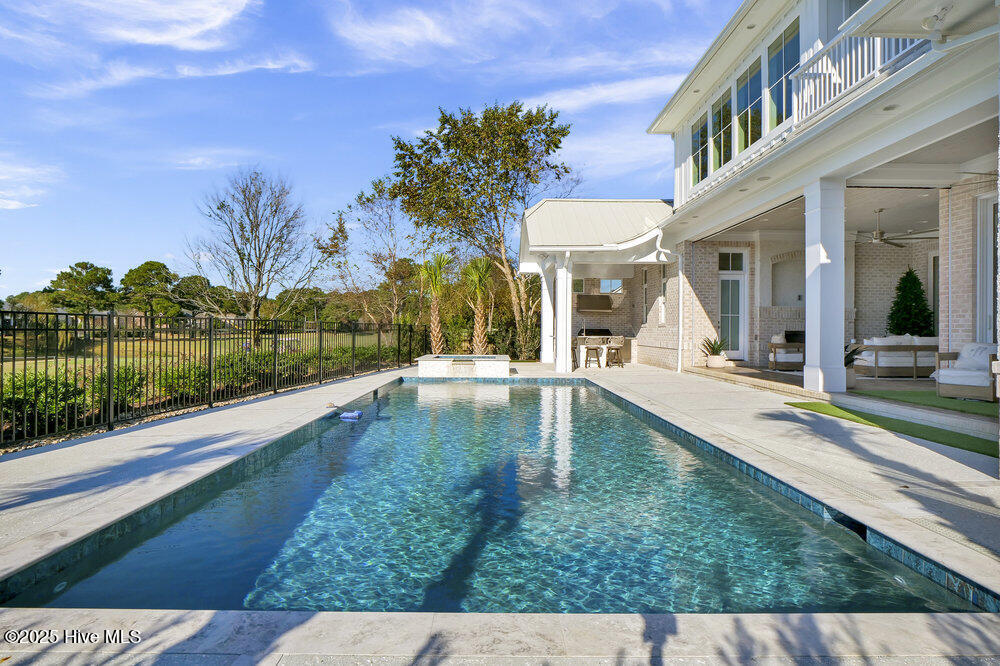 100438383 | Photo 32