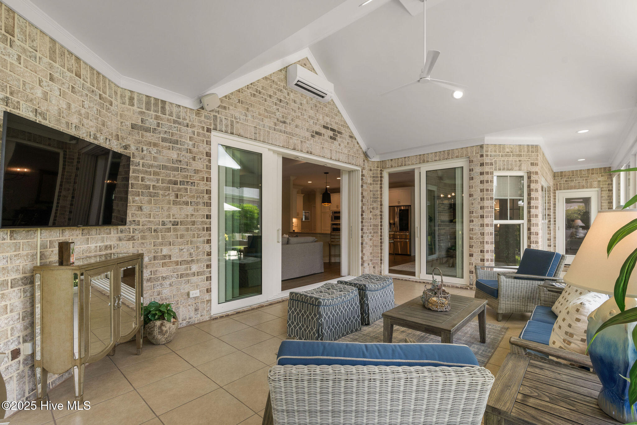 100517606 | Photo 61