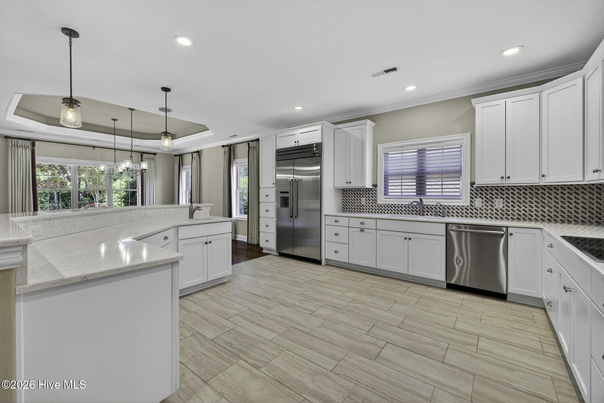 100566278 | Photo 16