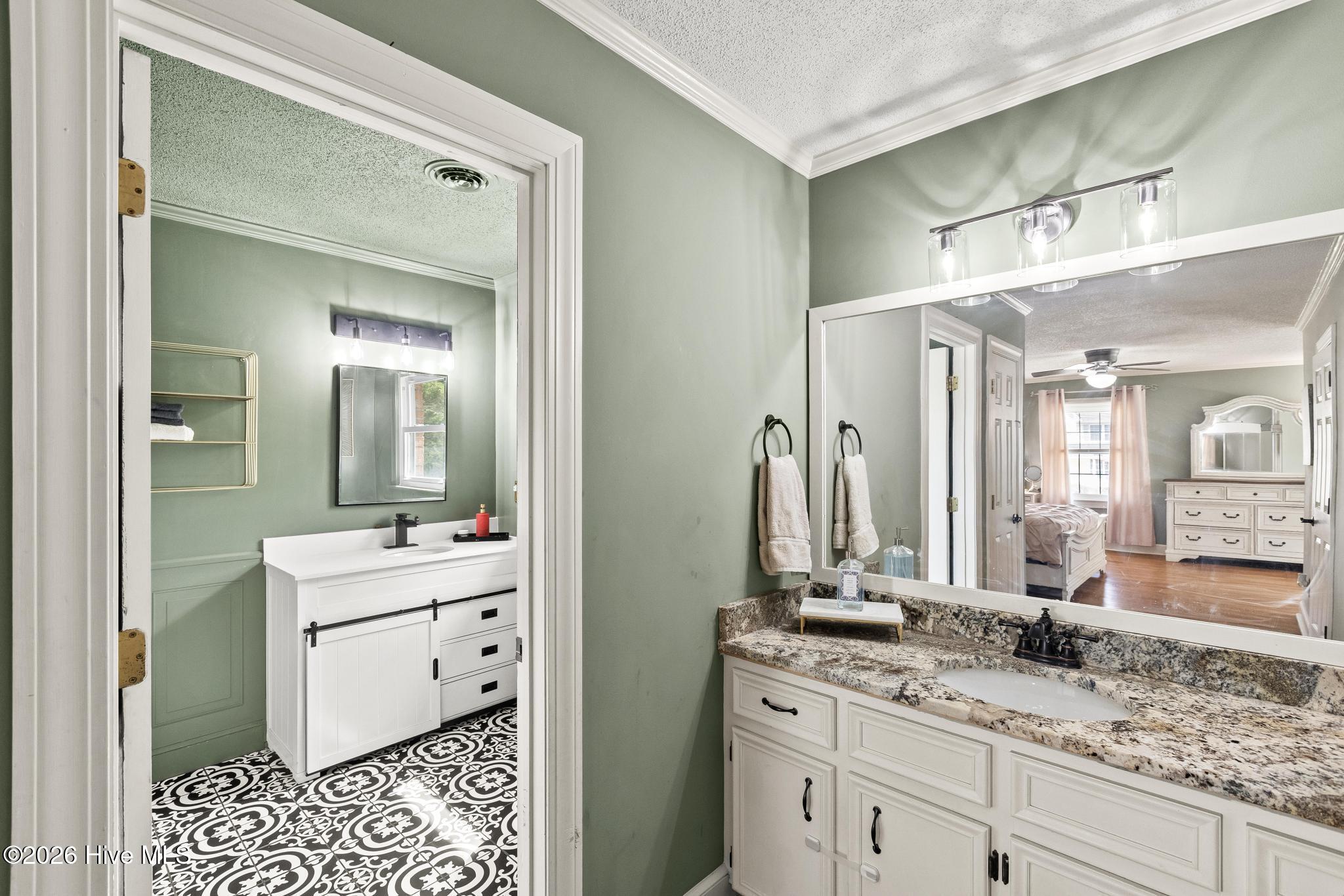 100563926 | Photo 29