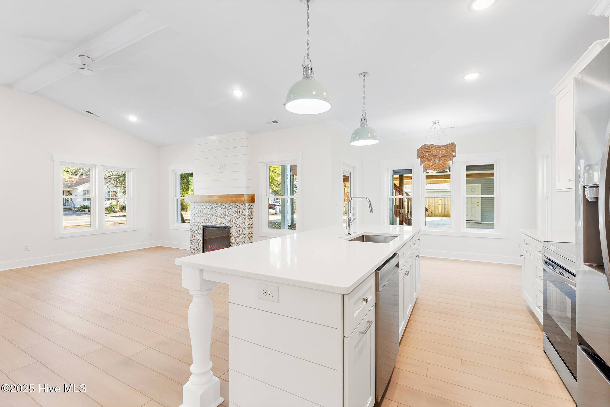 100514744 | Photo 29