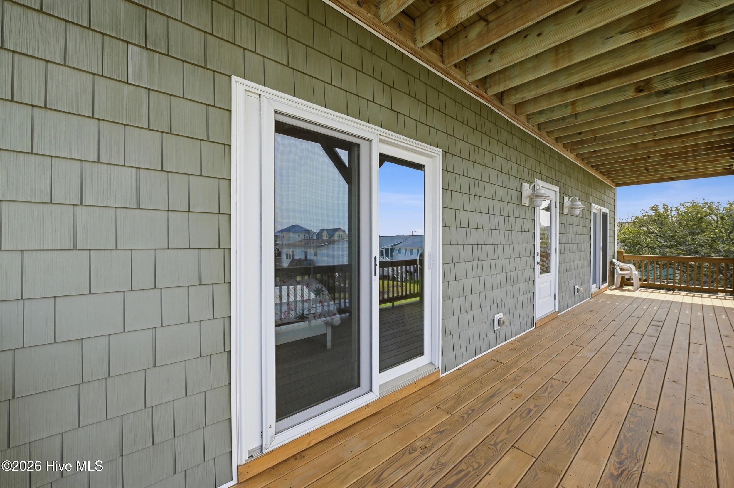 100566113 | Photo 45