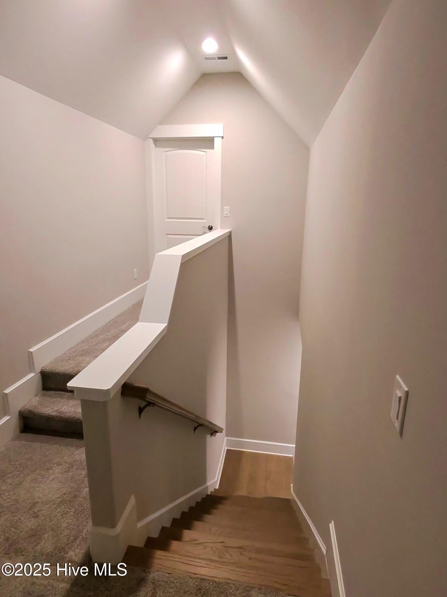 100518312 | Photo 24