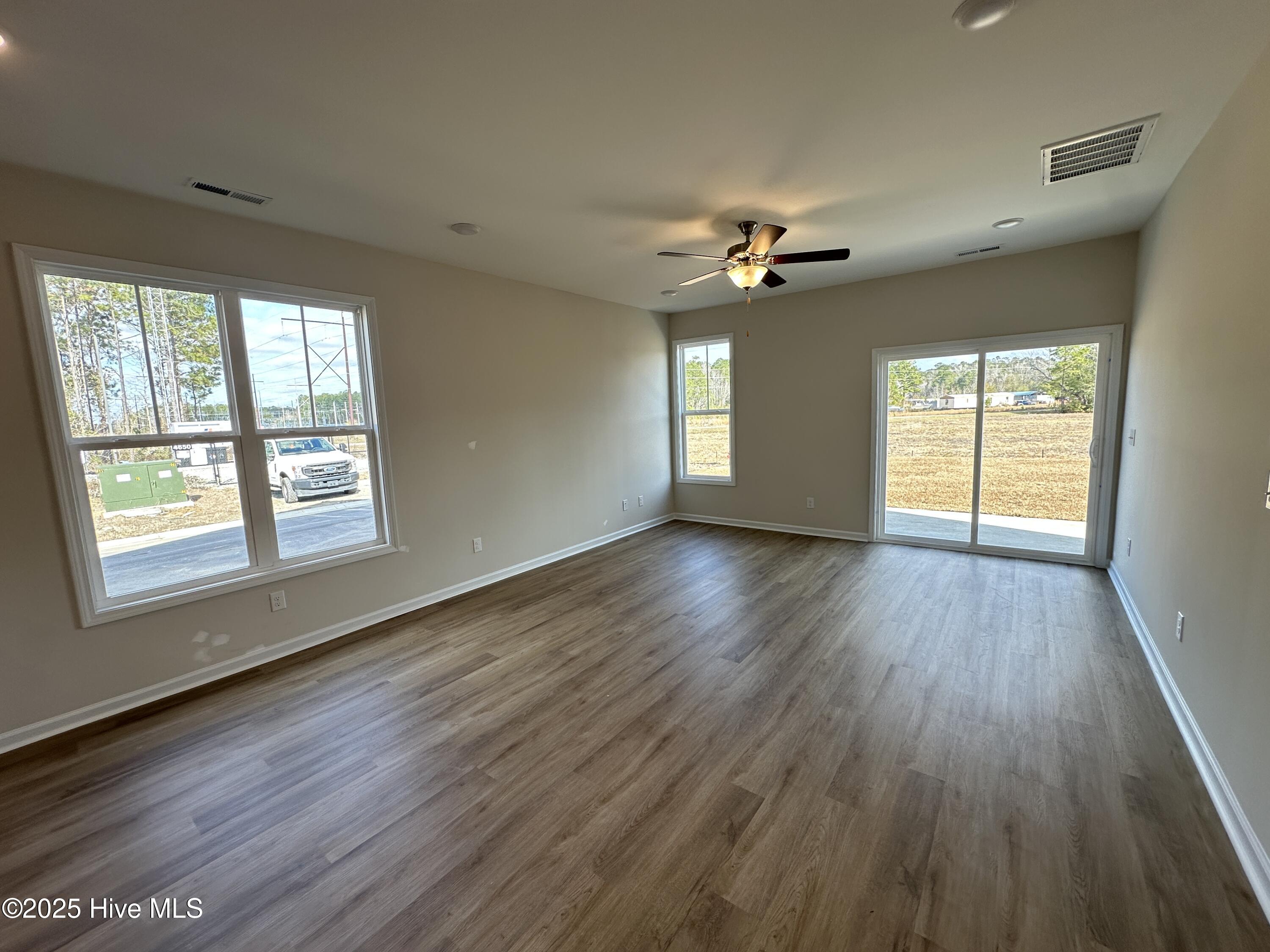 100515259 | Photo 23