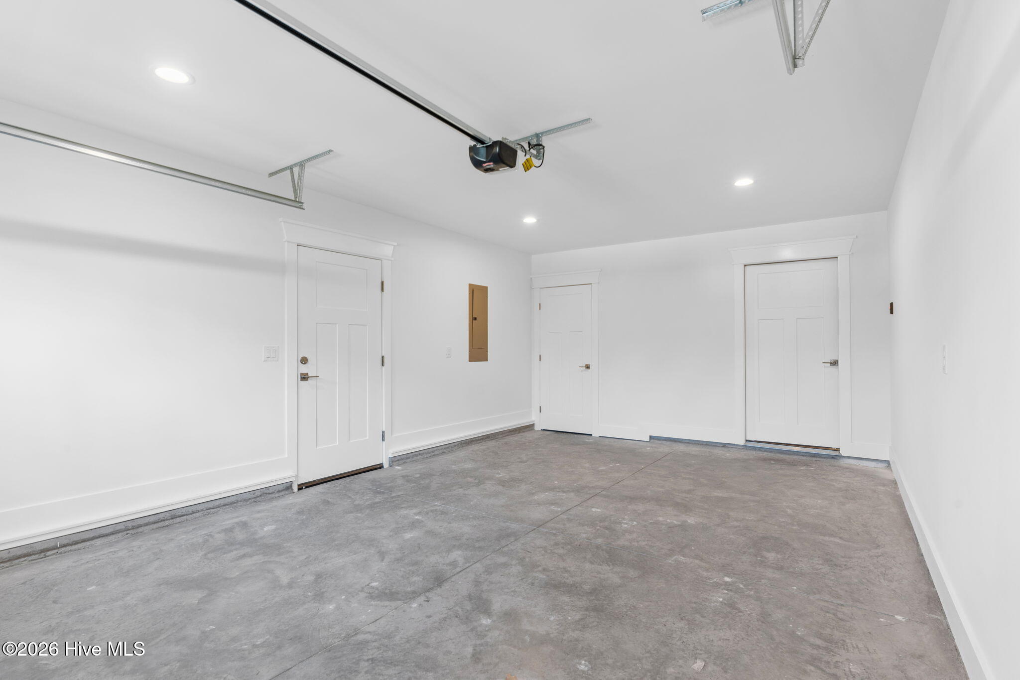 100527921 | Photo 39