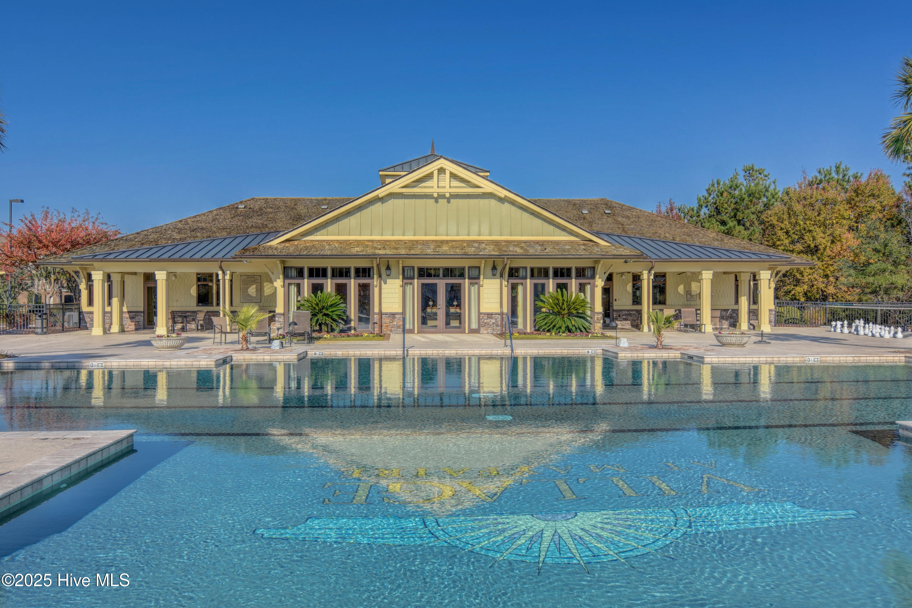 100510671 | Photo 24