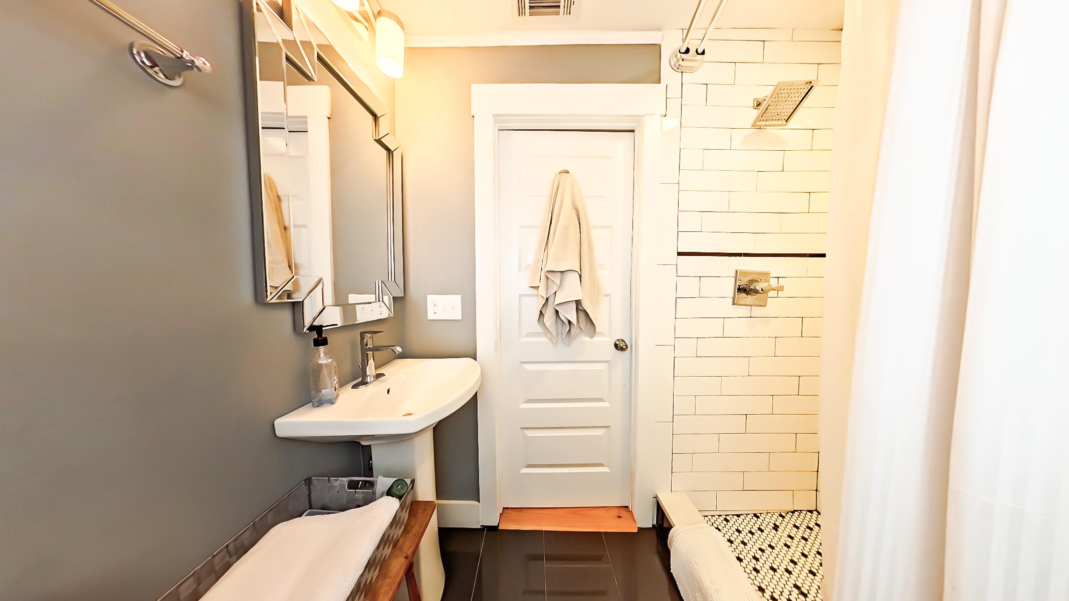 18-Guest Bathroom