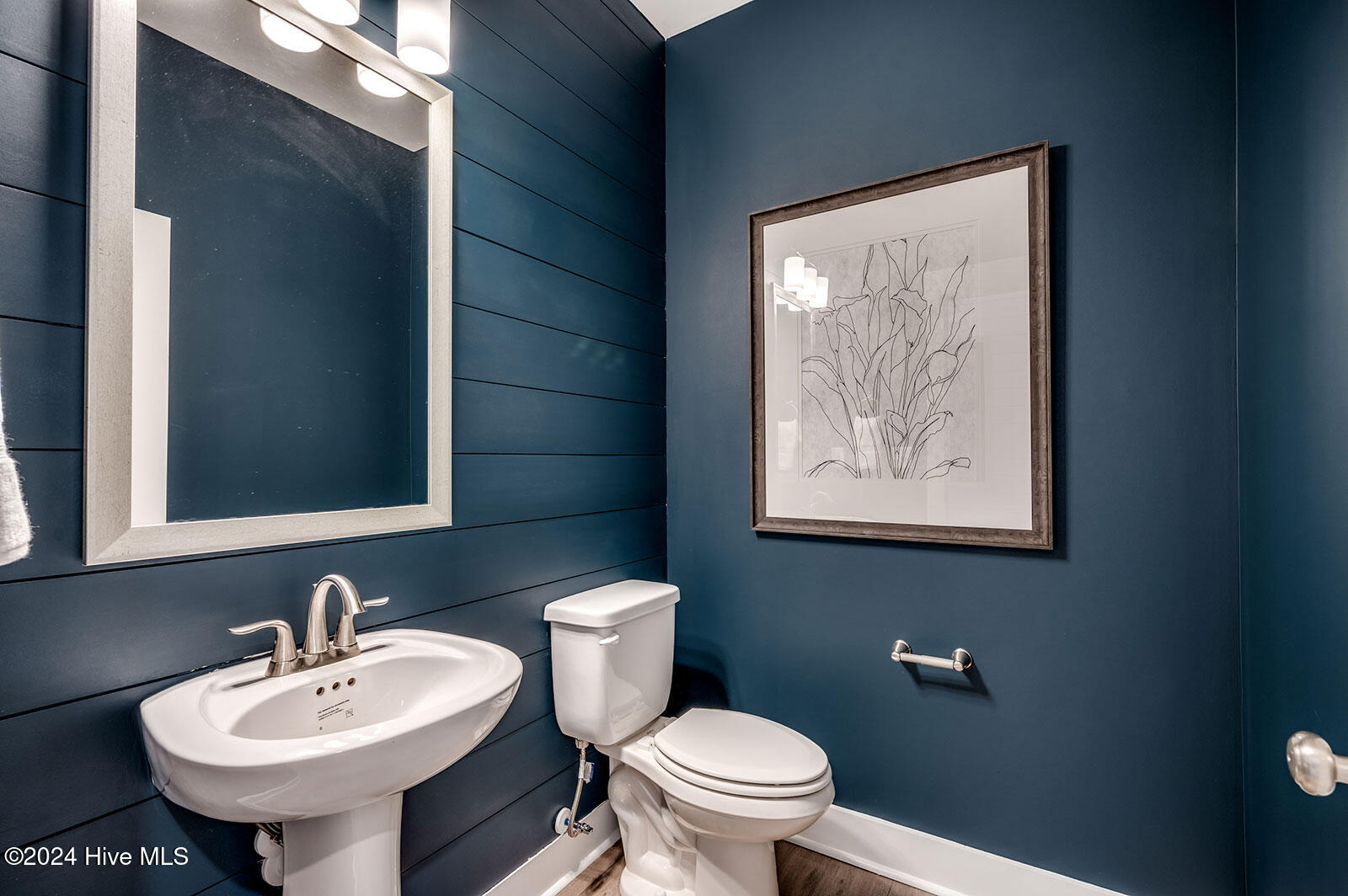 100547681 | Photo 15