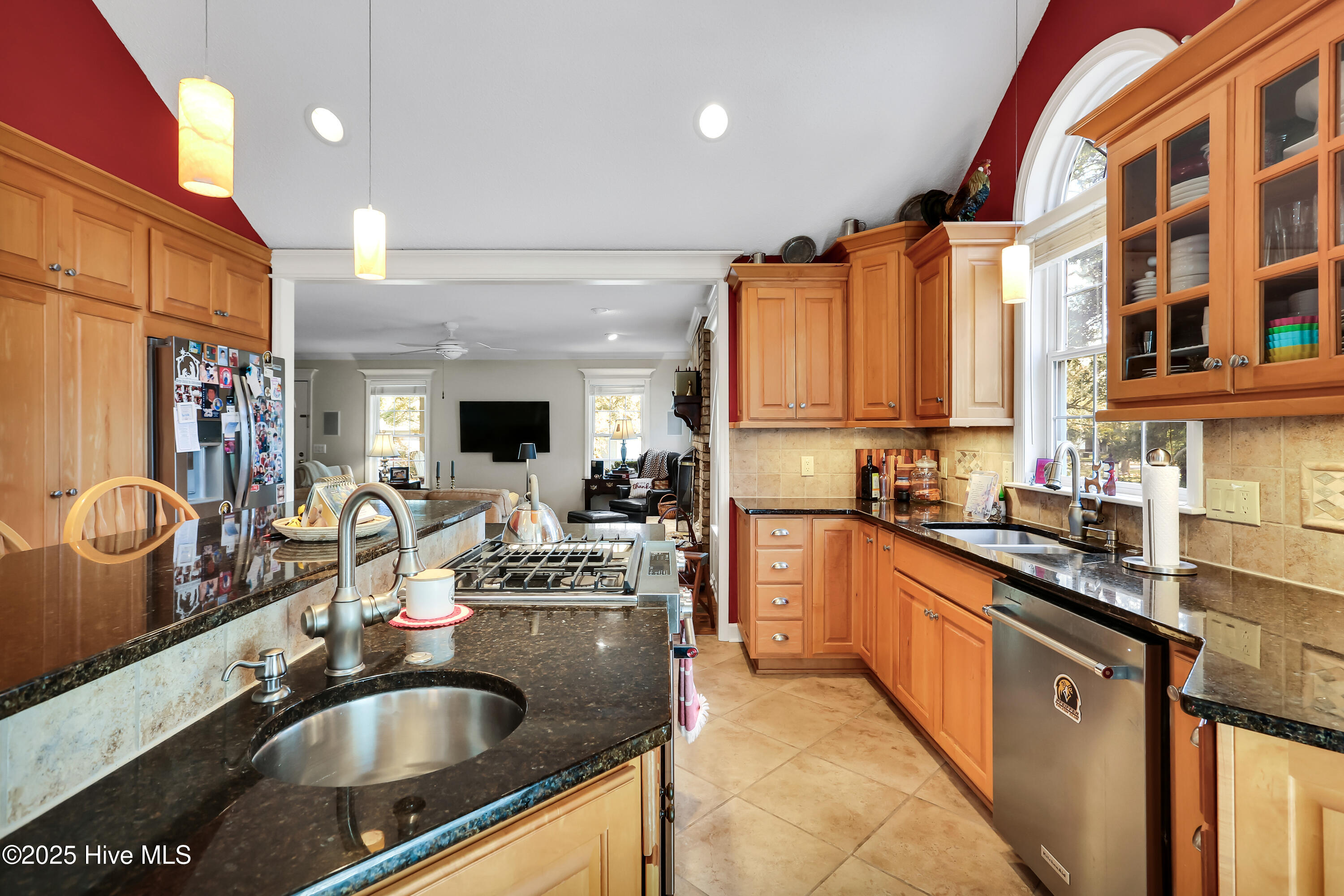 100544333 | Photo 12