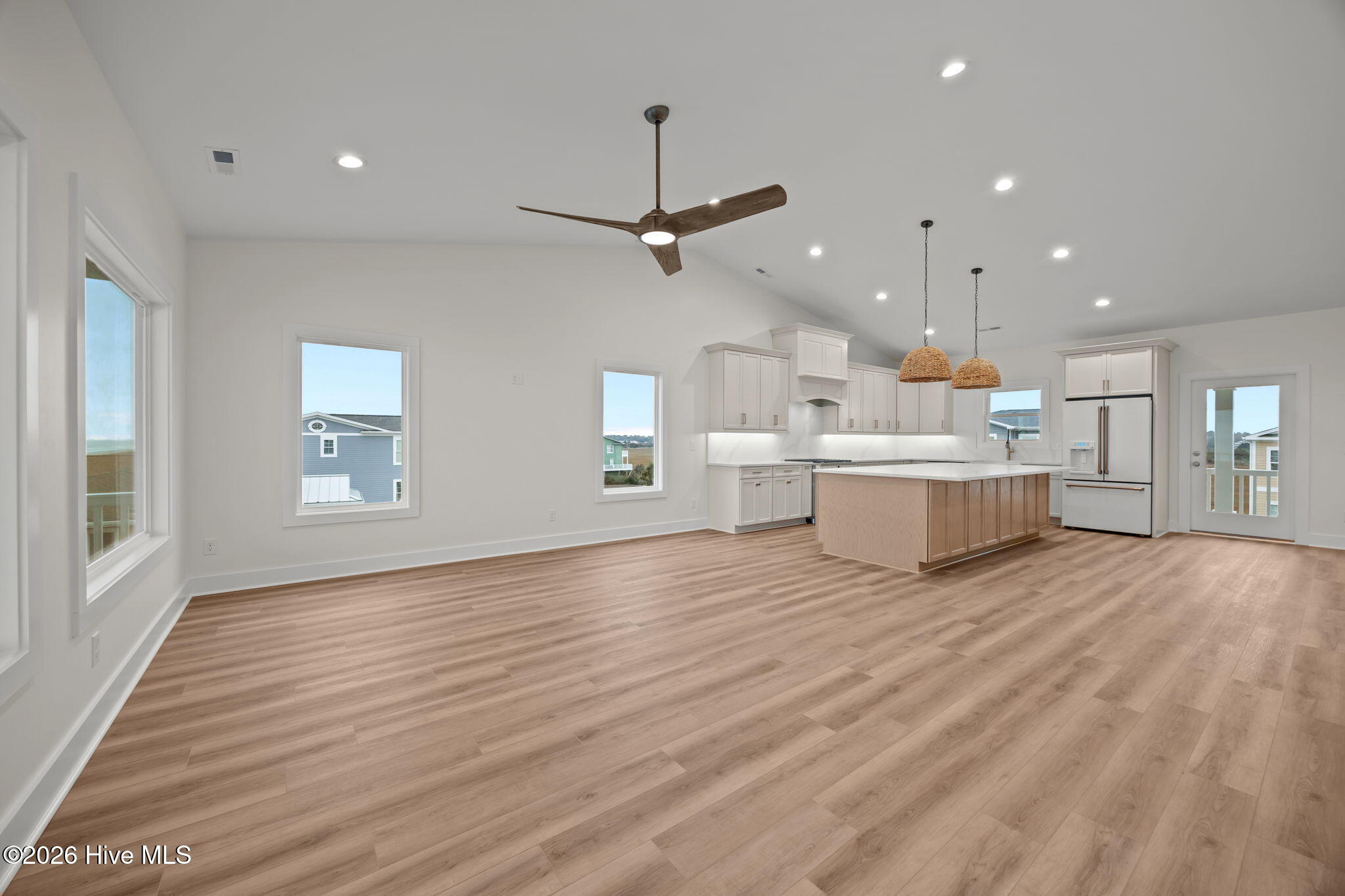 100552819 | Photo 12