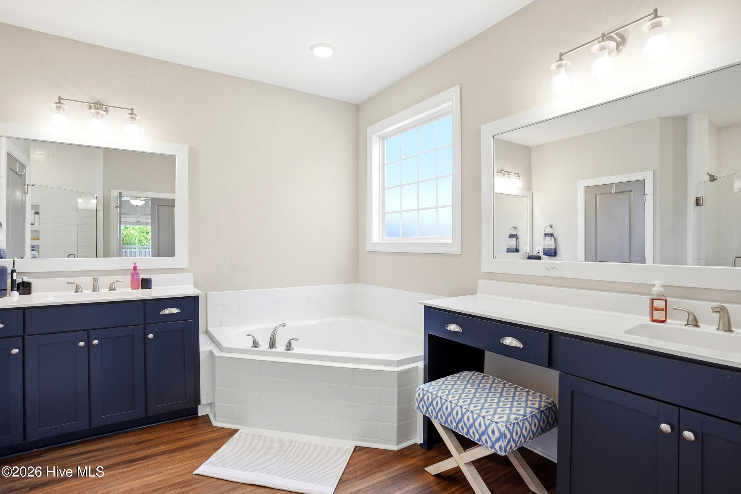 100569213 | Photo 22