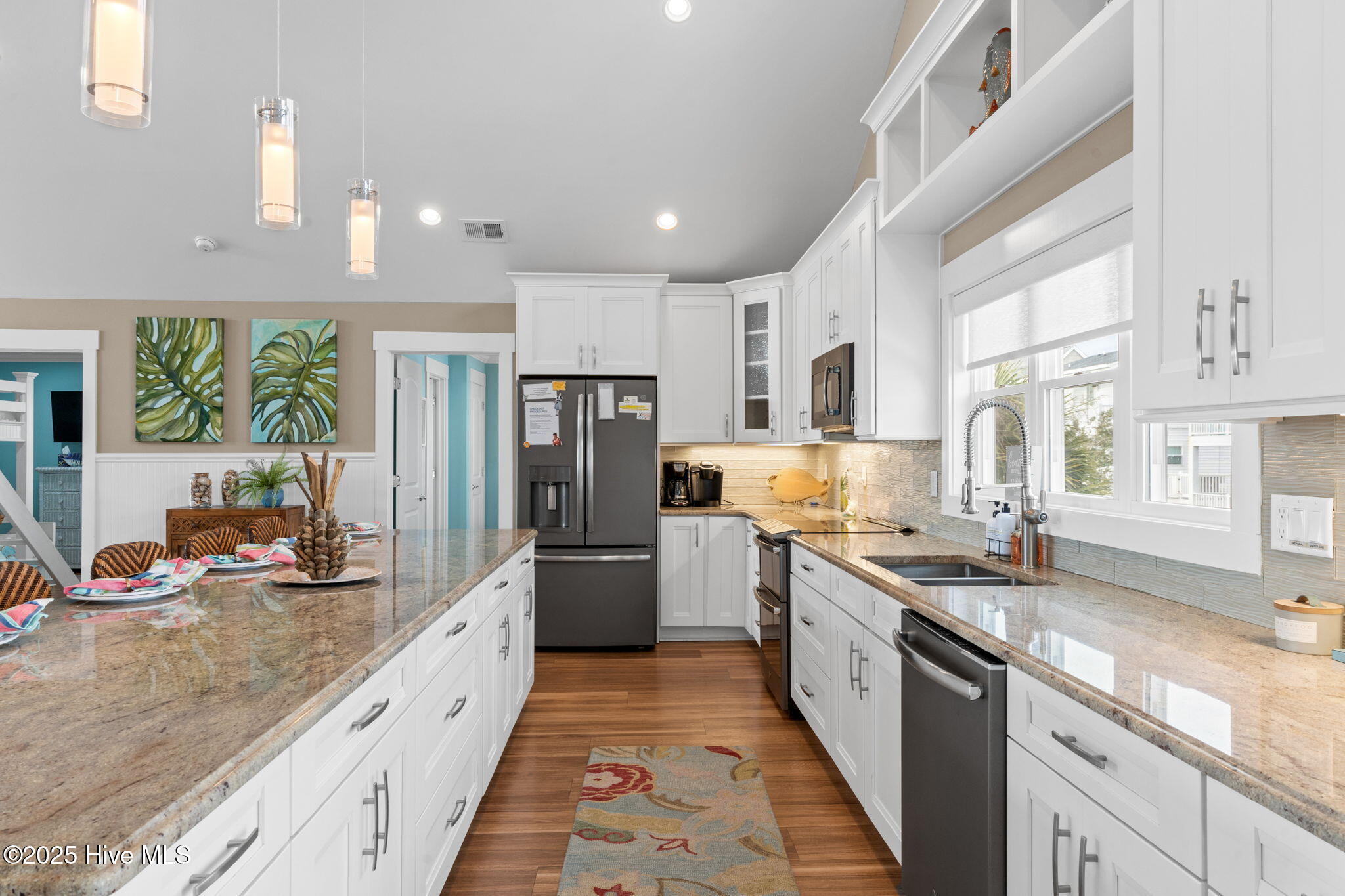 100541677 | Photo 22