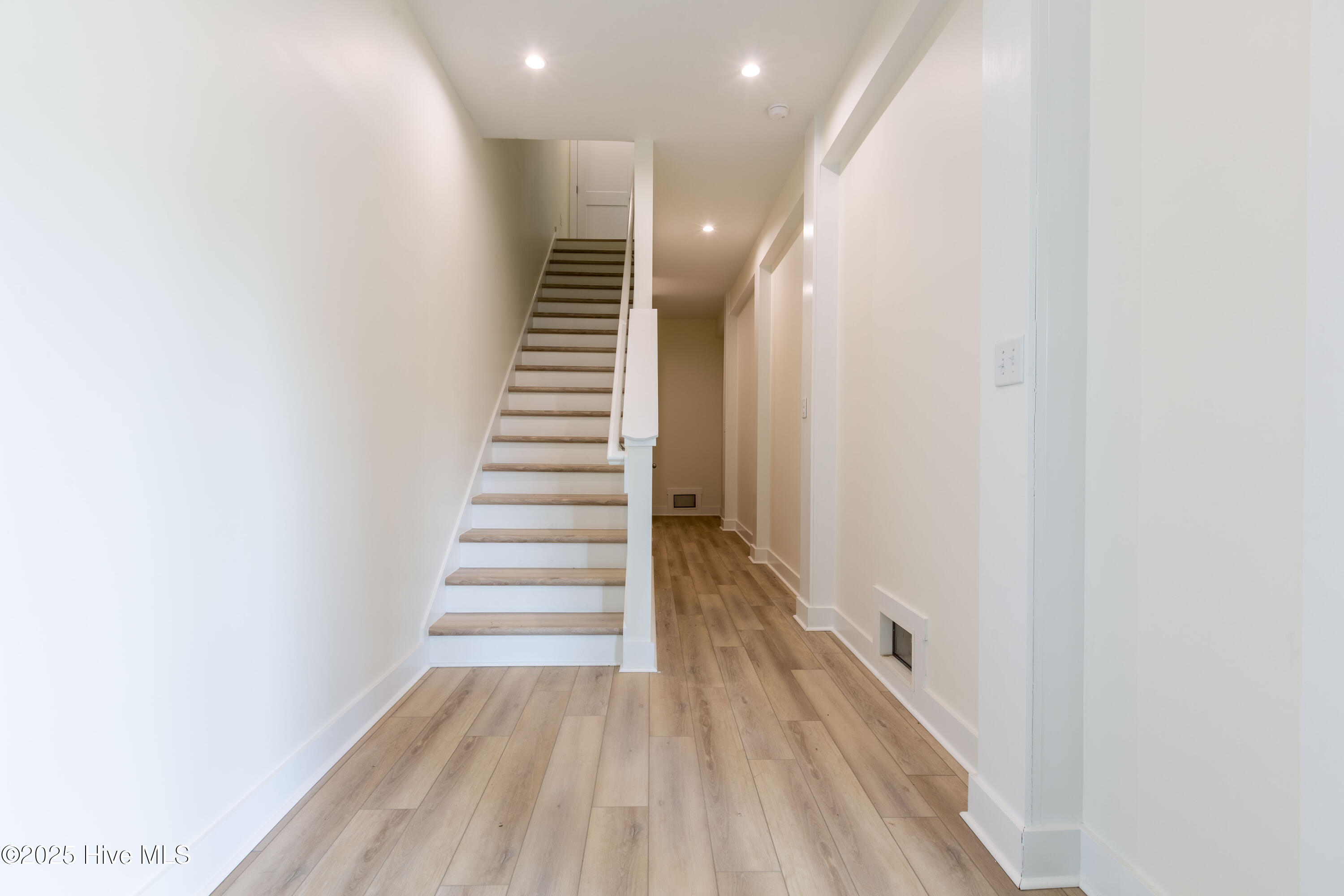 100553221 | Photo 51