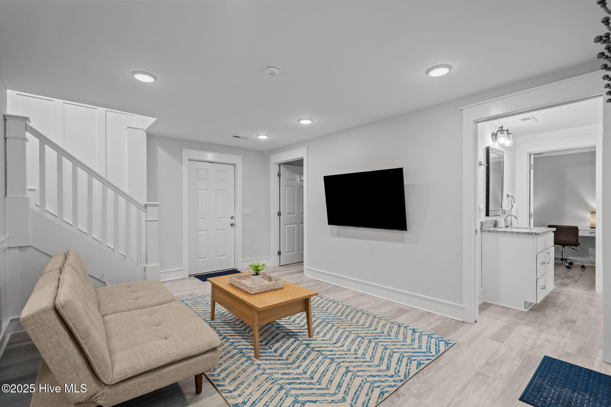 100523824 | Photo 44