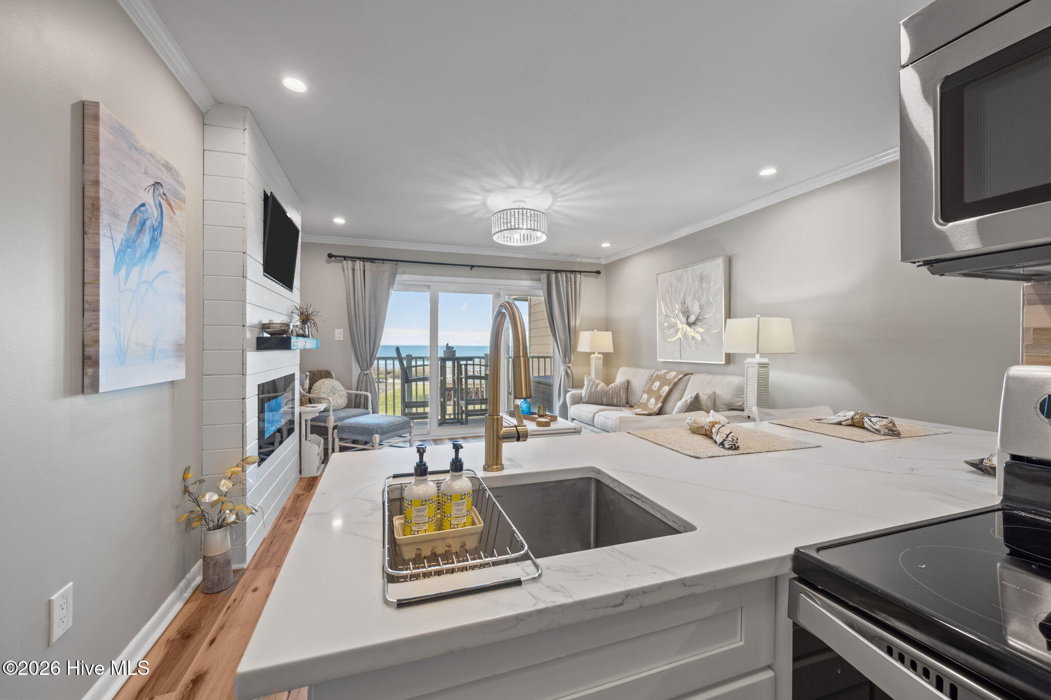 100551202 | Photo 17