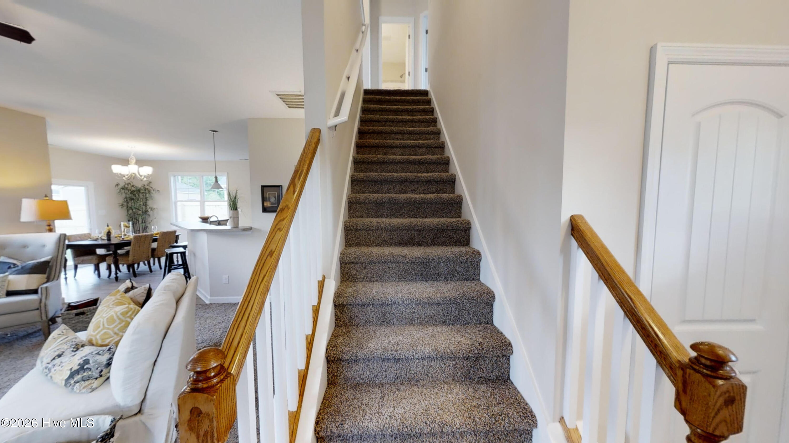 100562785 | Photo 32