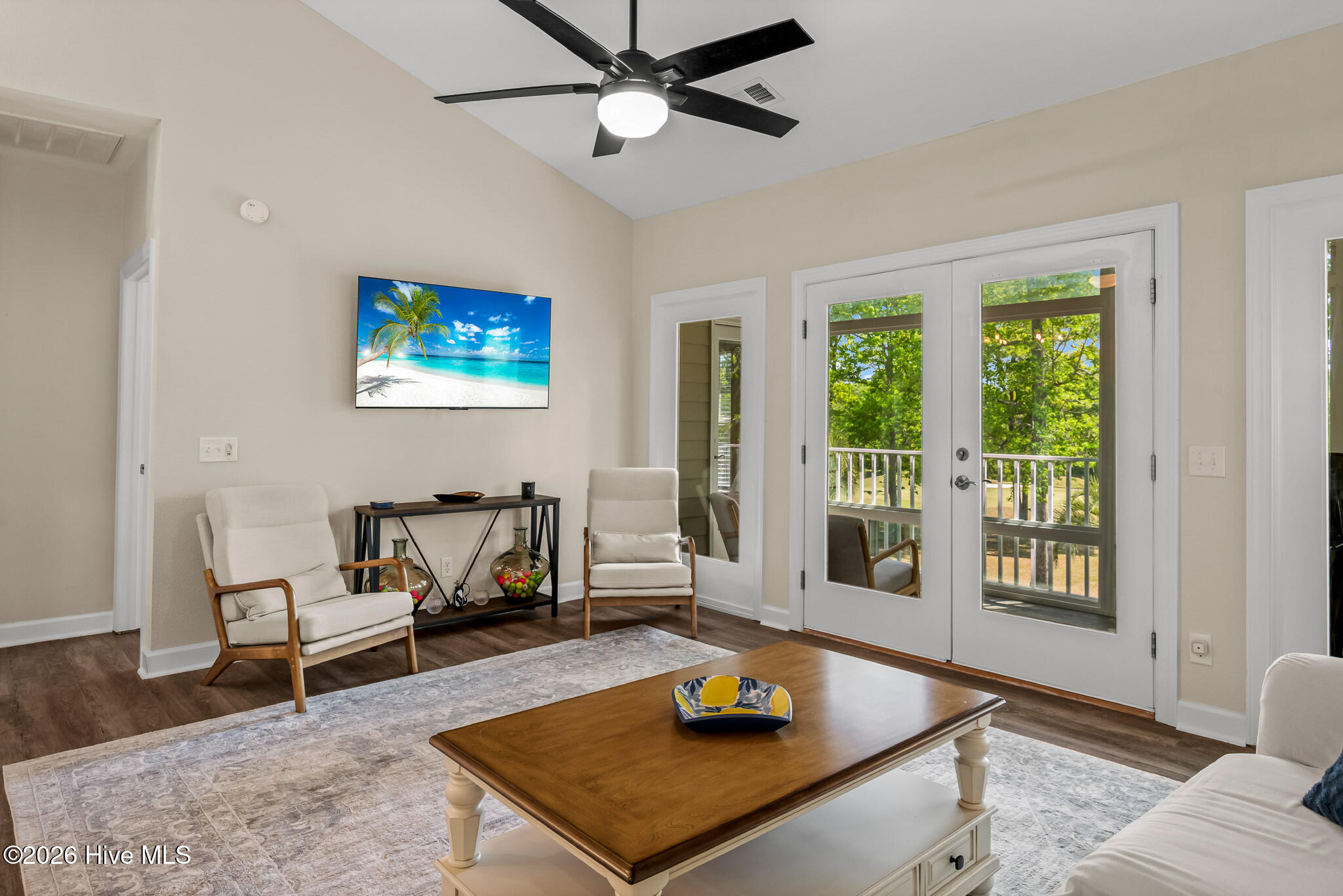 100568438 | Photo 14