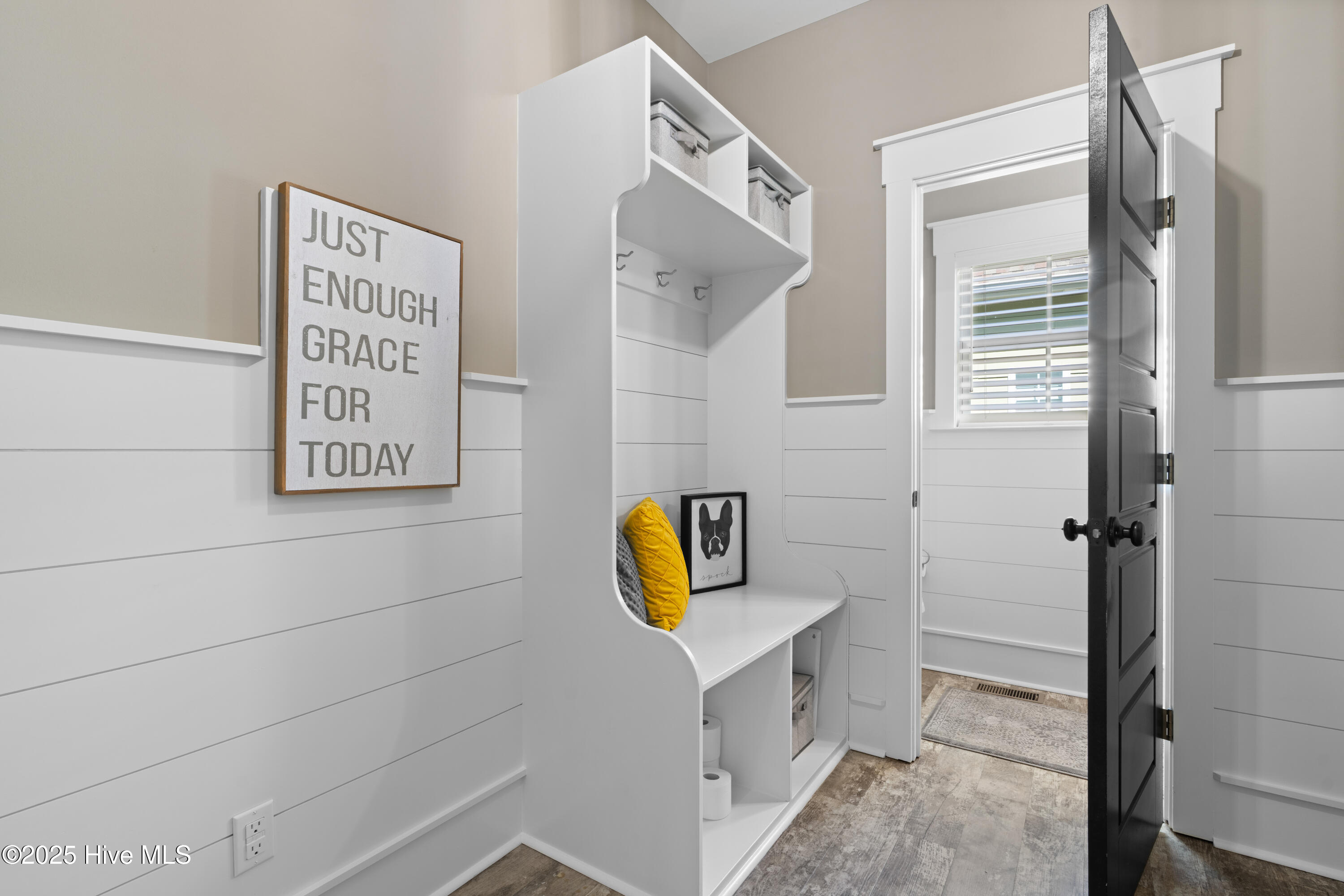 100543866 | Photo 57