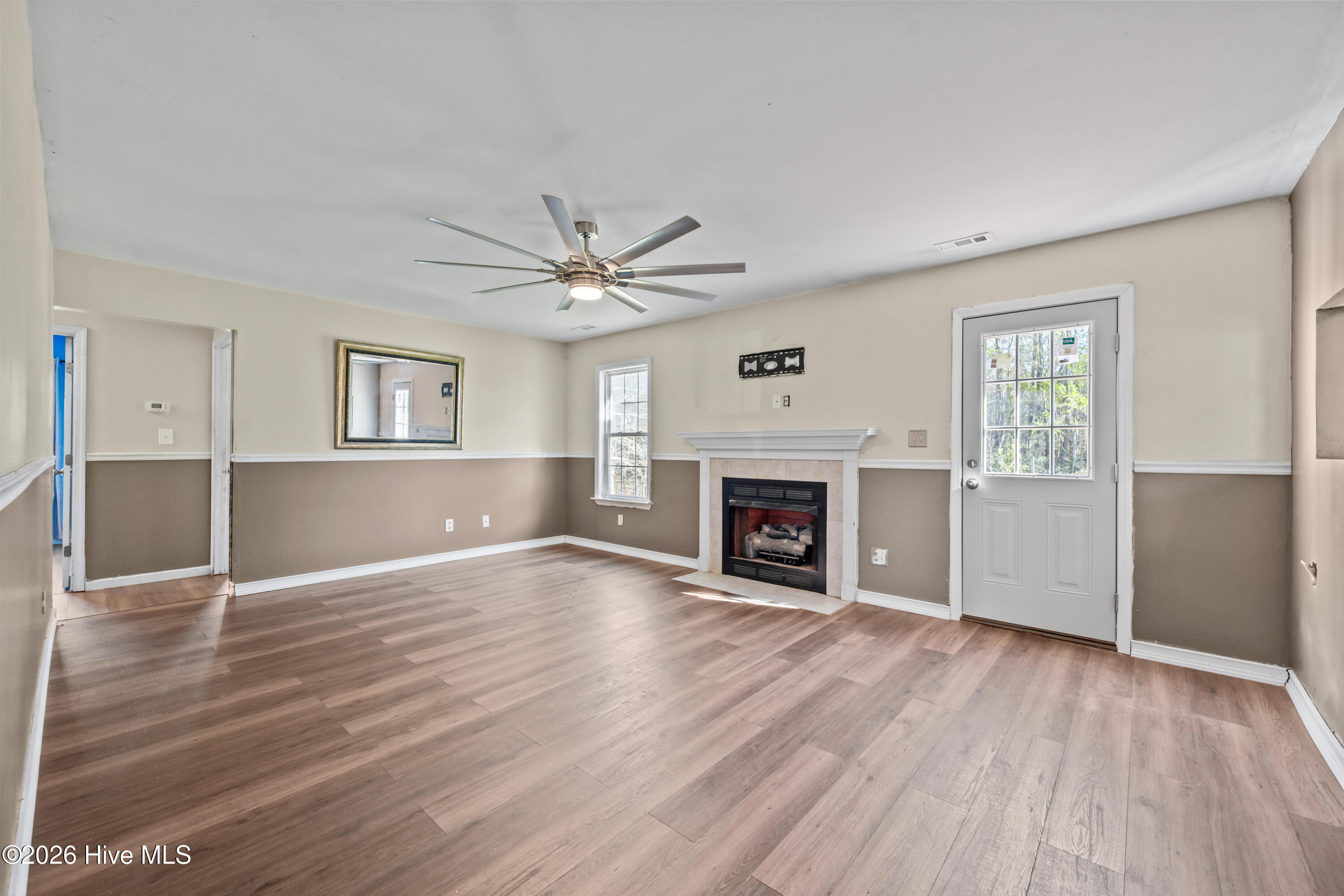 100564292 | Photo 28