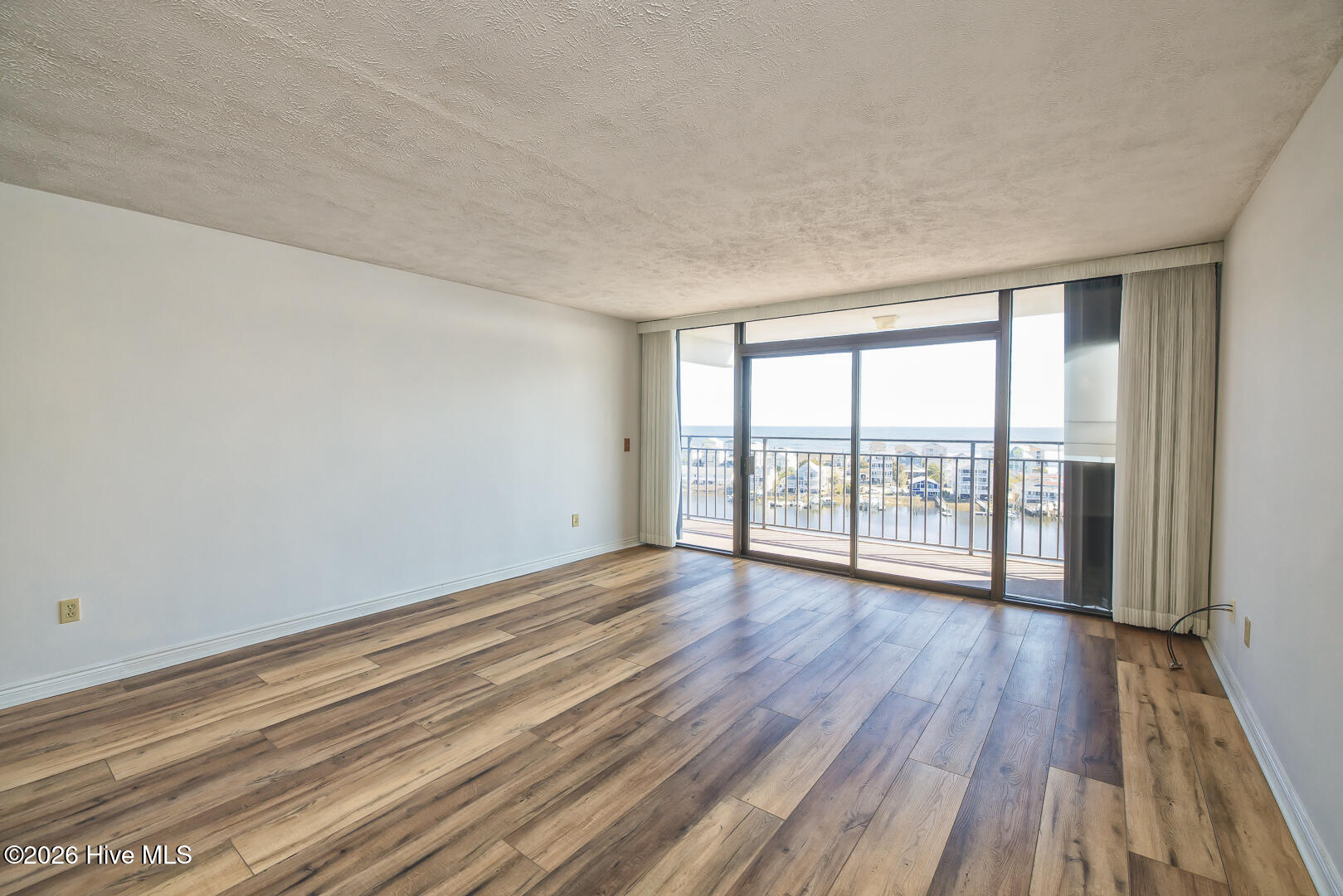 100532991 | Photo 10