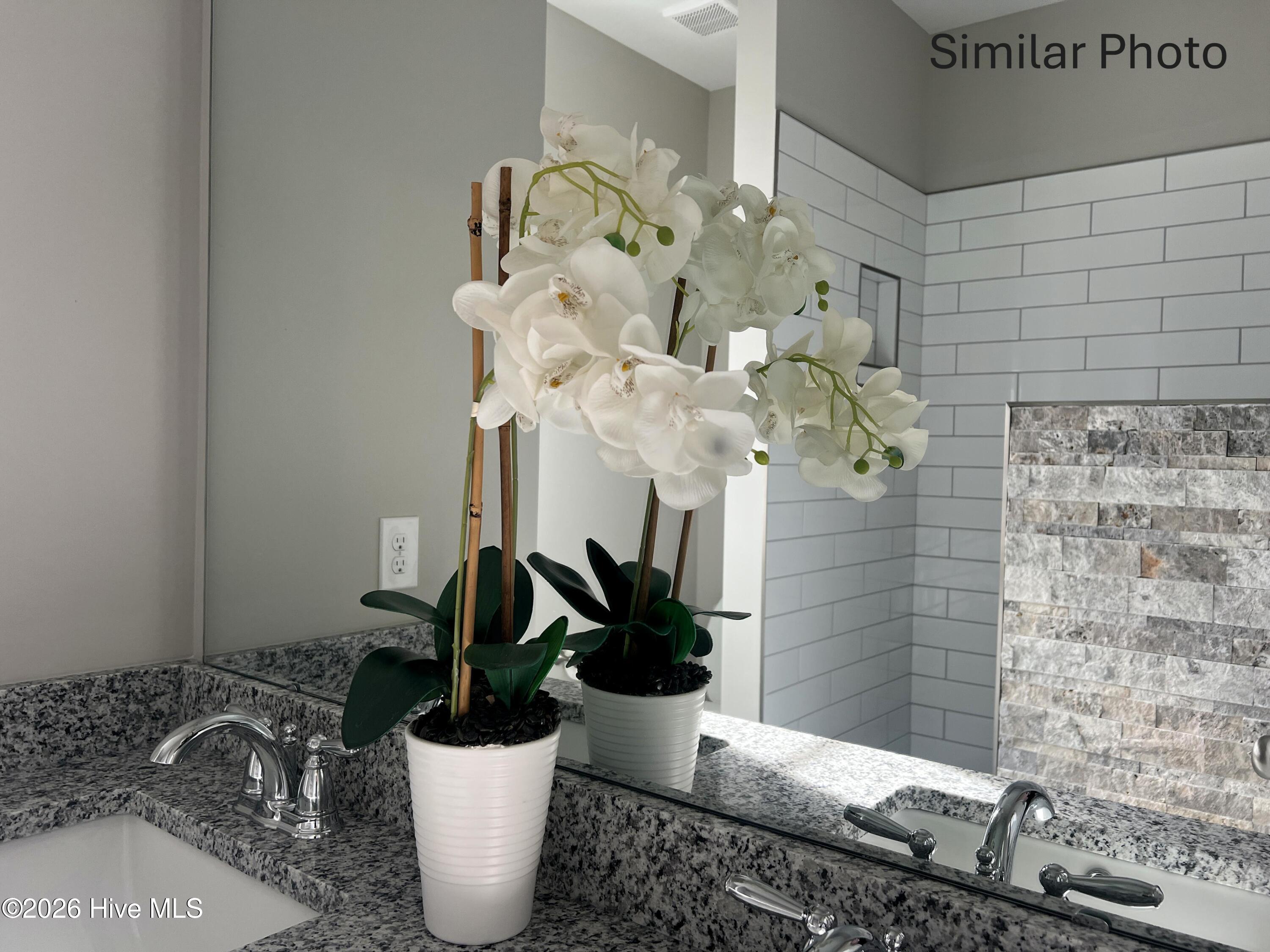 100549835 | Photo 13