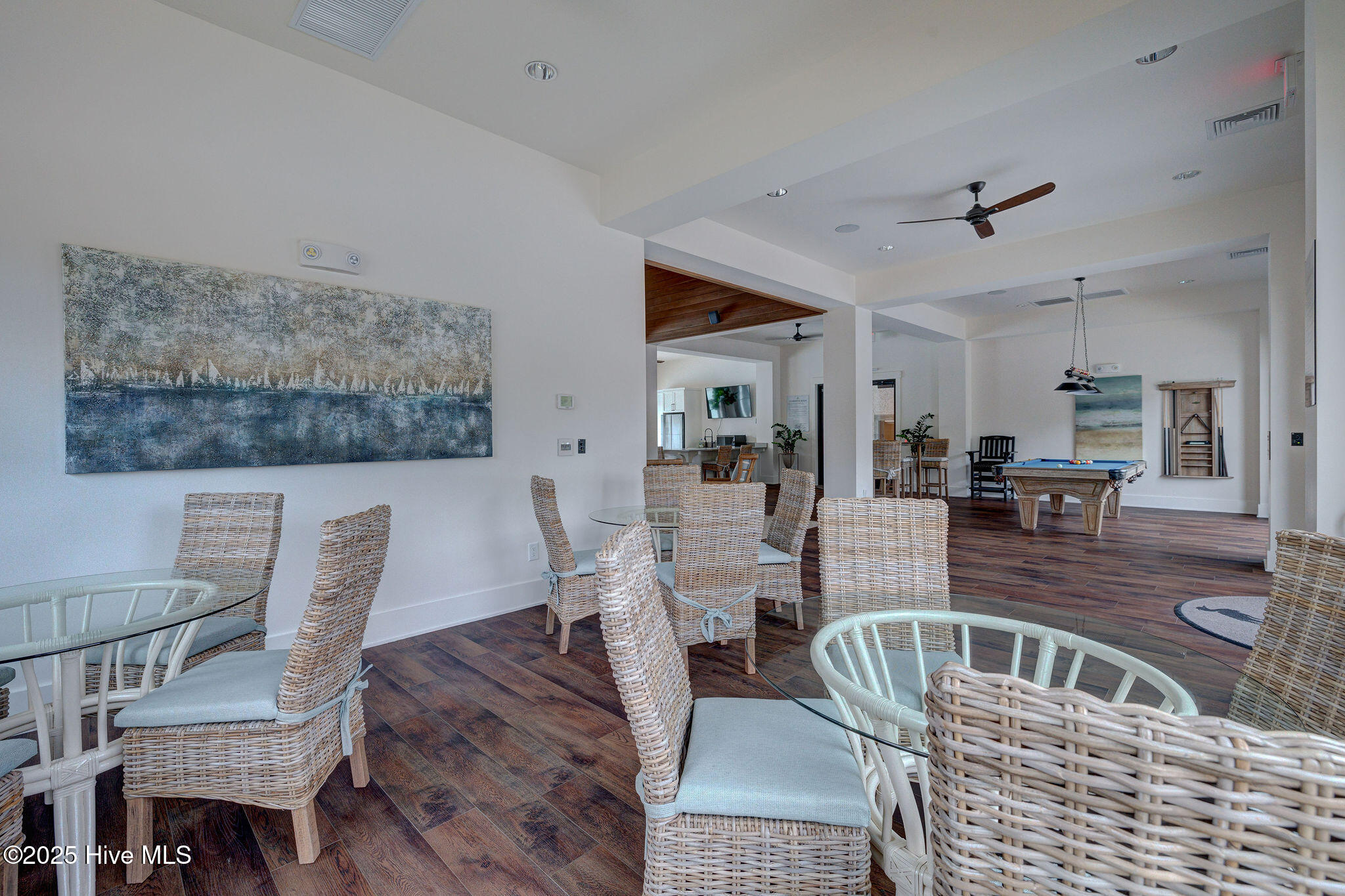 100537676 | Photo 28