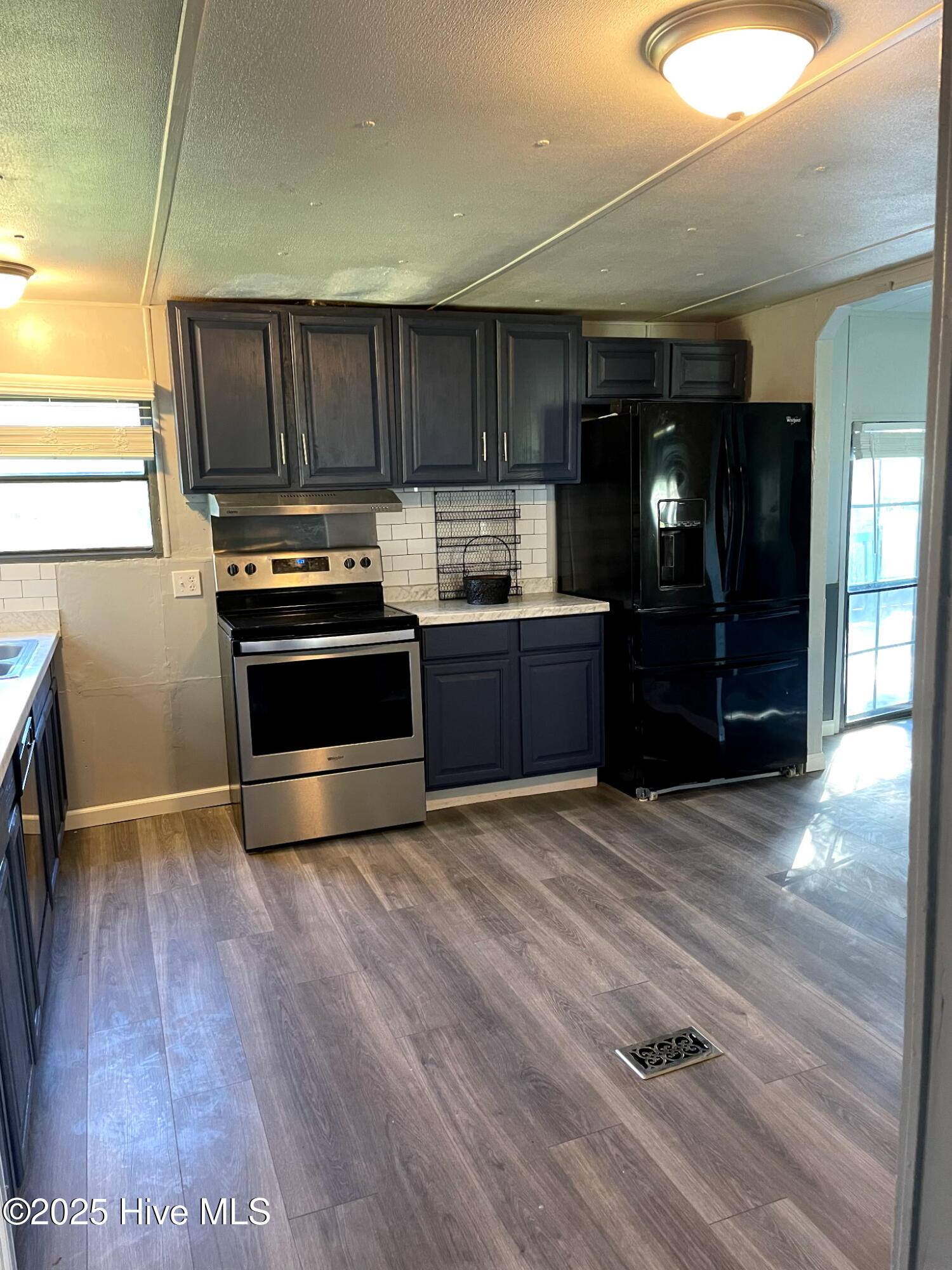 100540035 | Photo 17