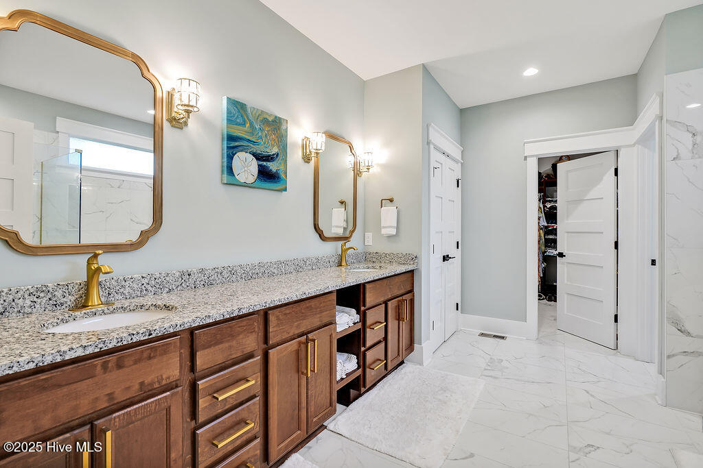 100551251 | Photo 33