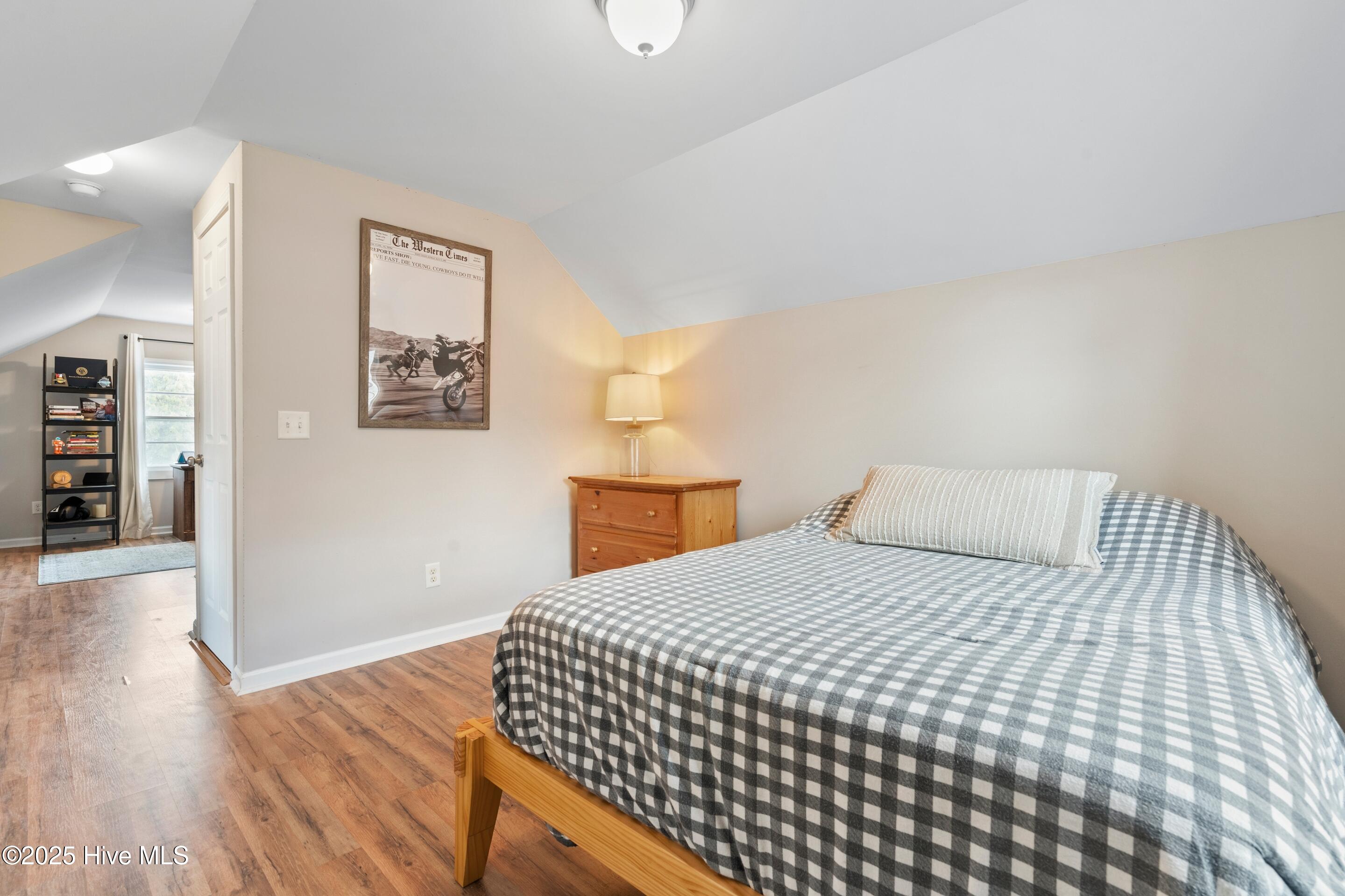 100546242 | Photo 28