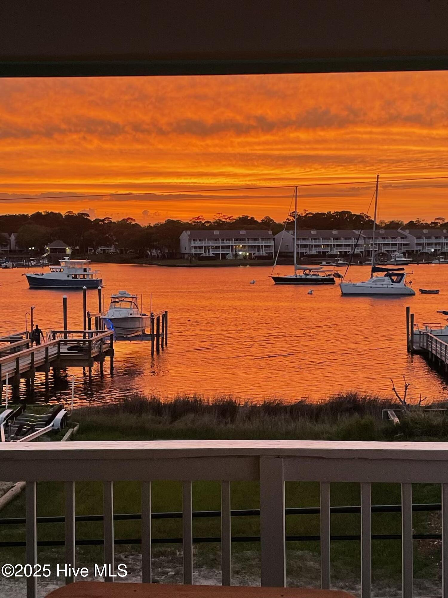 100541079 | Photo 33