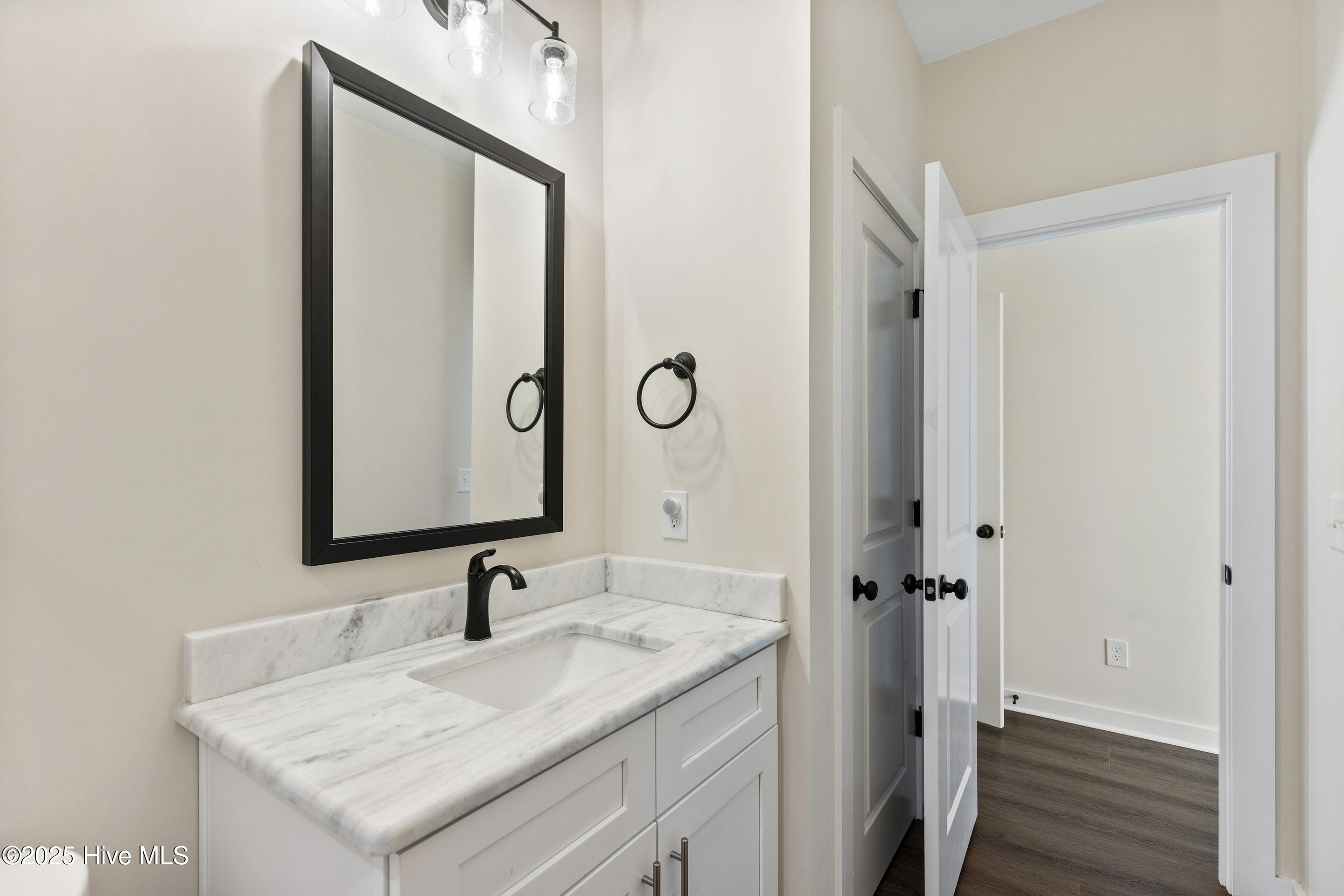 100559926 | Photo 48