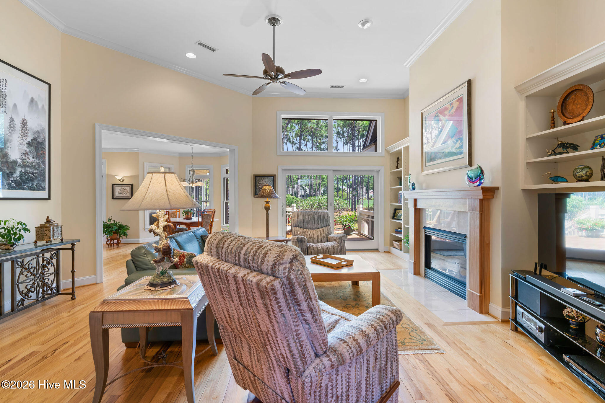 100548545 | Photo 10