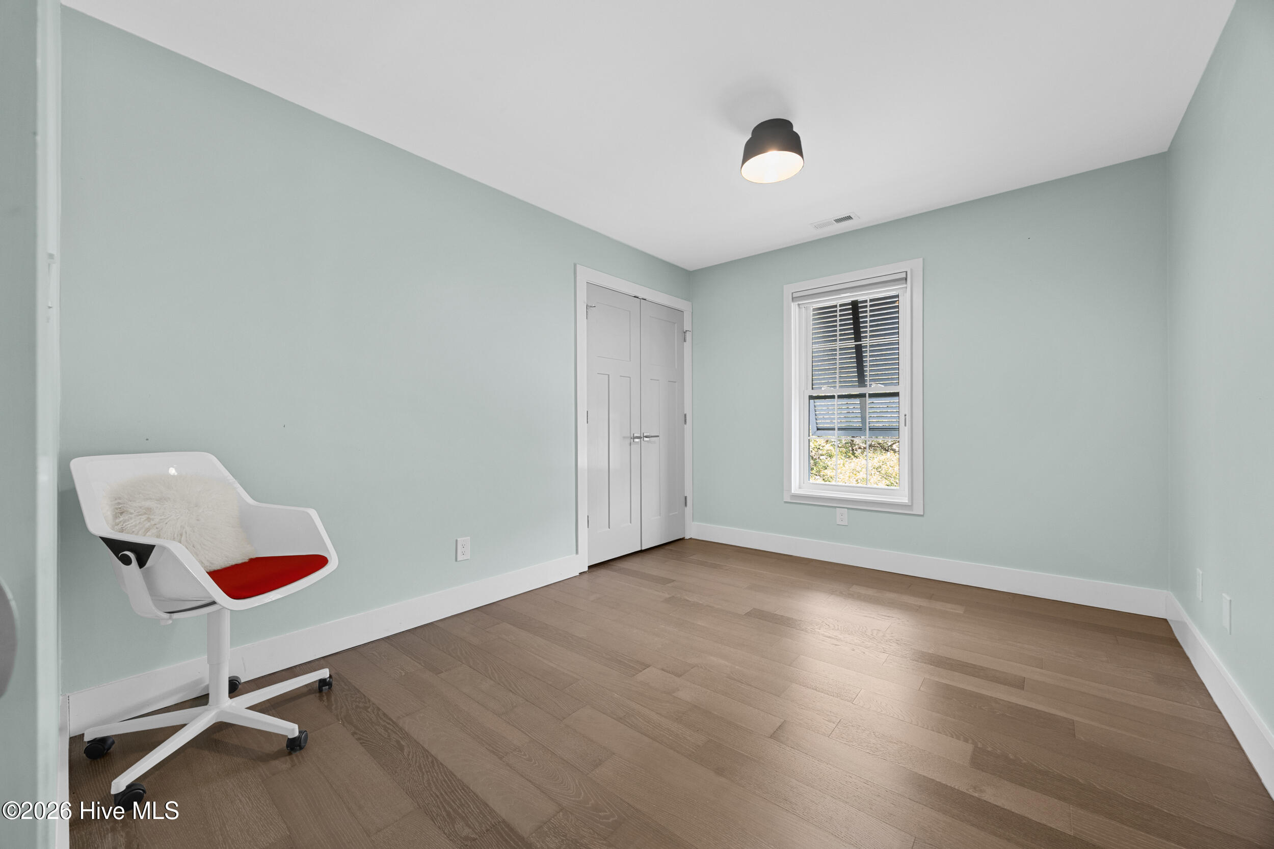 100562849 | Photo 30