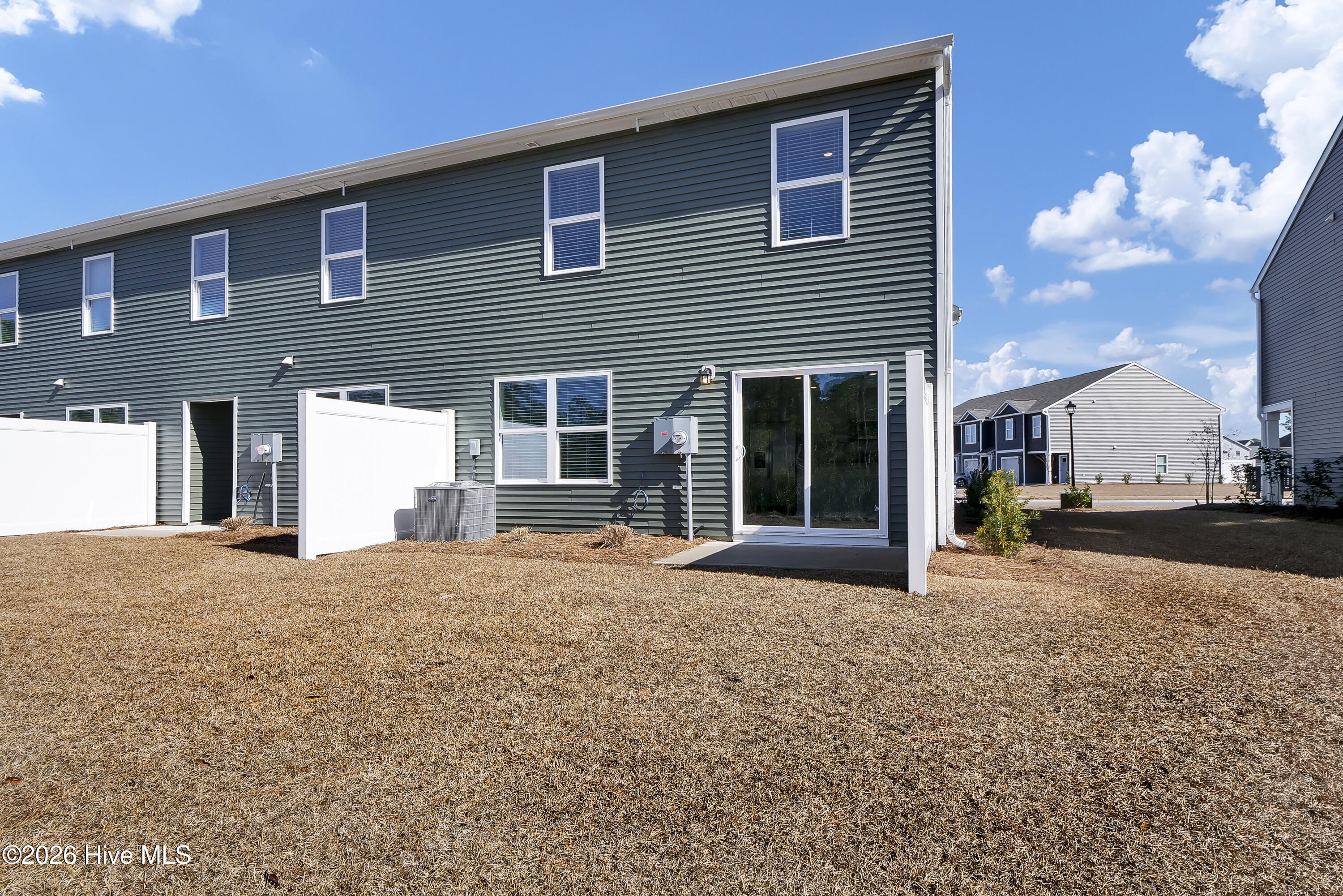 100569418 | Photo 33