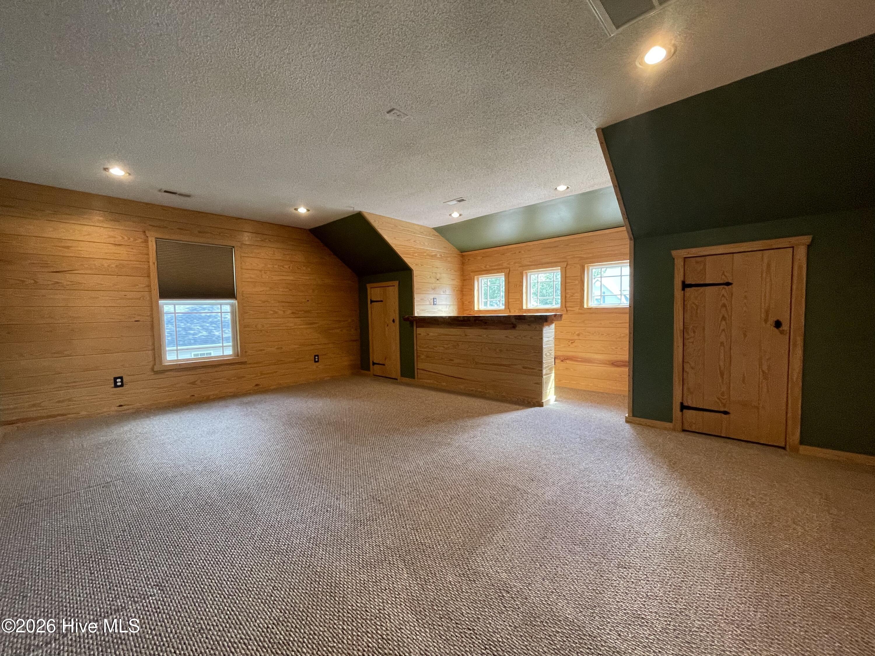 100562553 | Photo 48