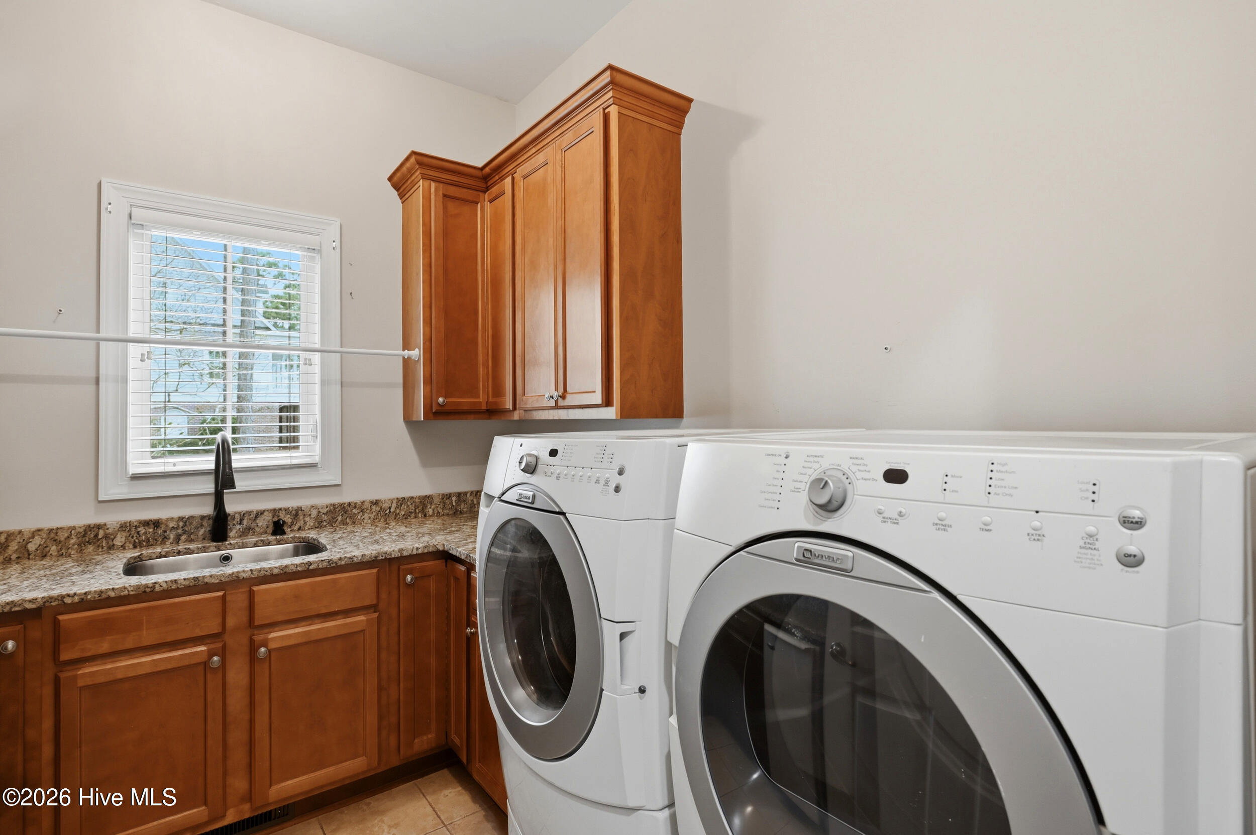 100566380 | Photo 41