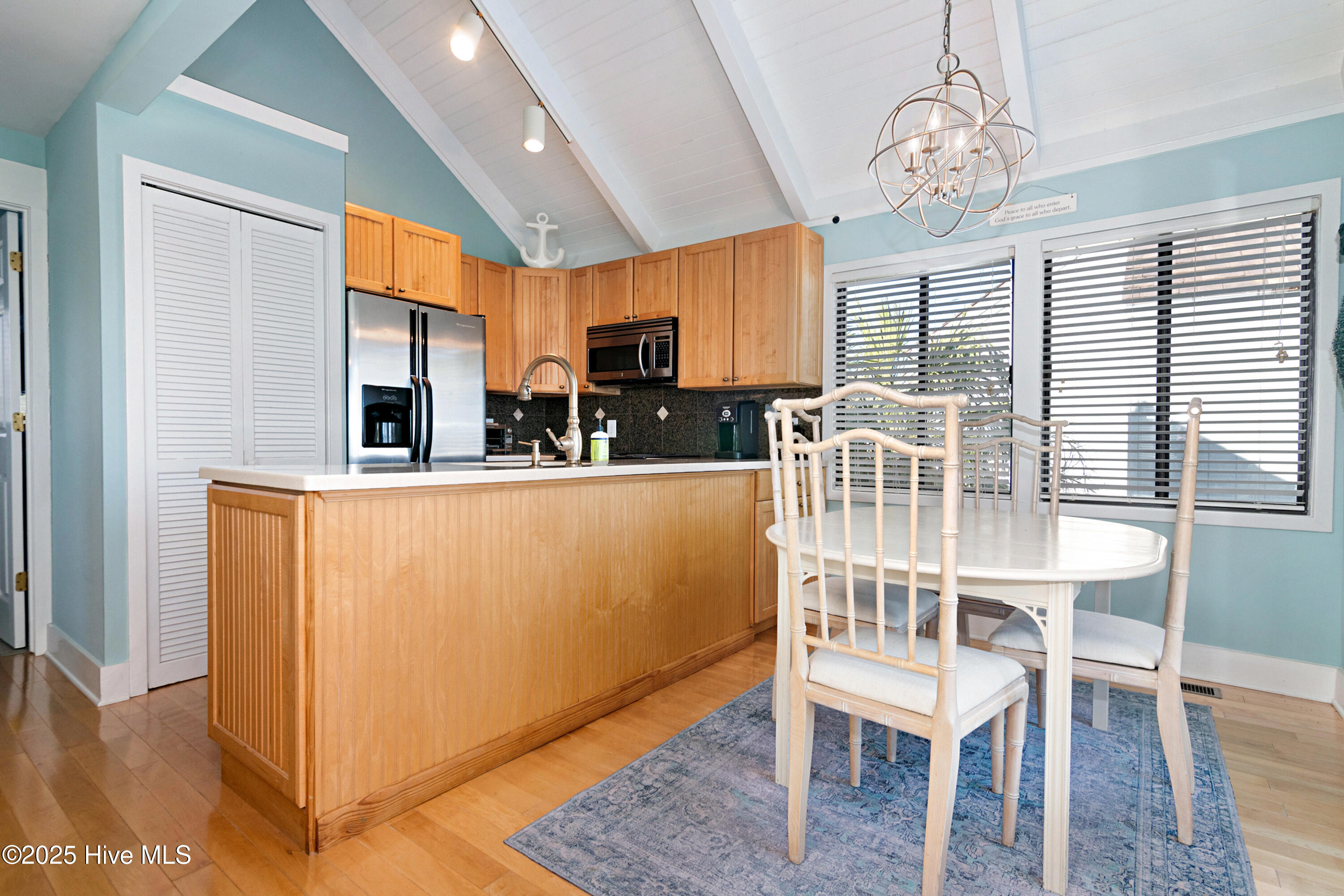 100526215 | Photo 24