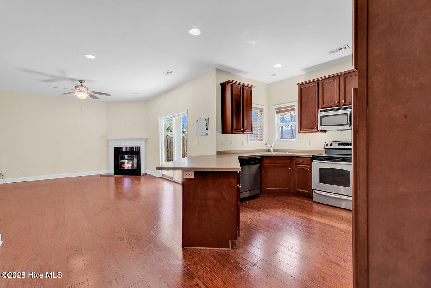 100566438 | Photo 18