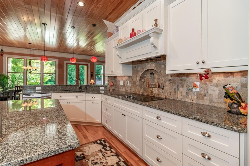 Kitchen - Tile Backsplash