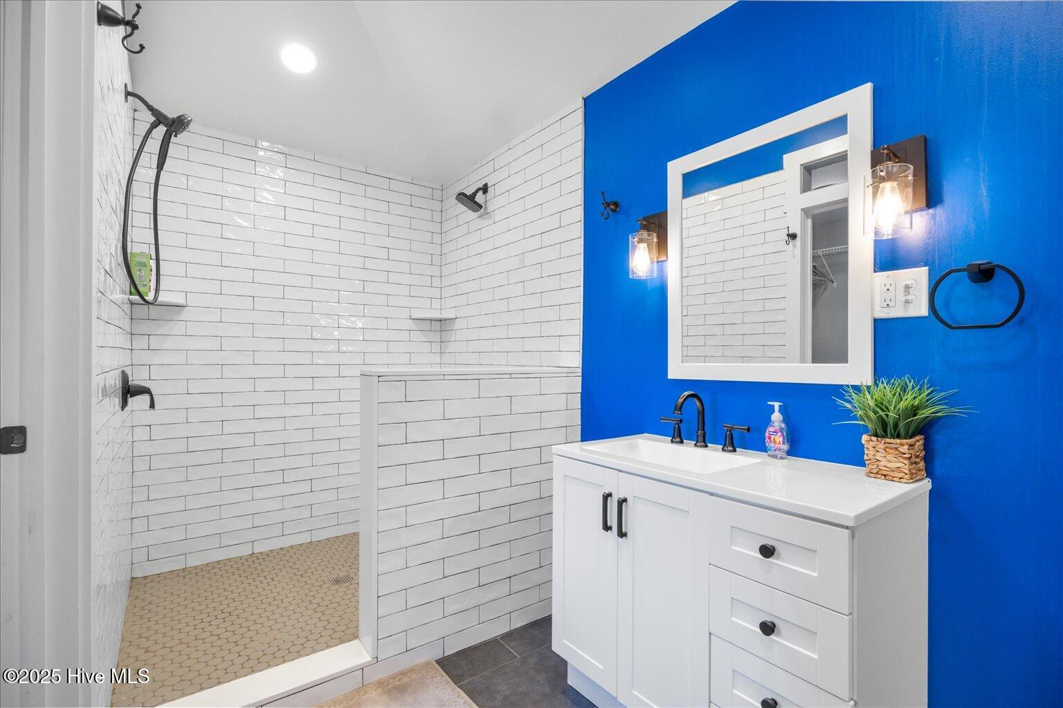 100528295 | Photo 19