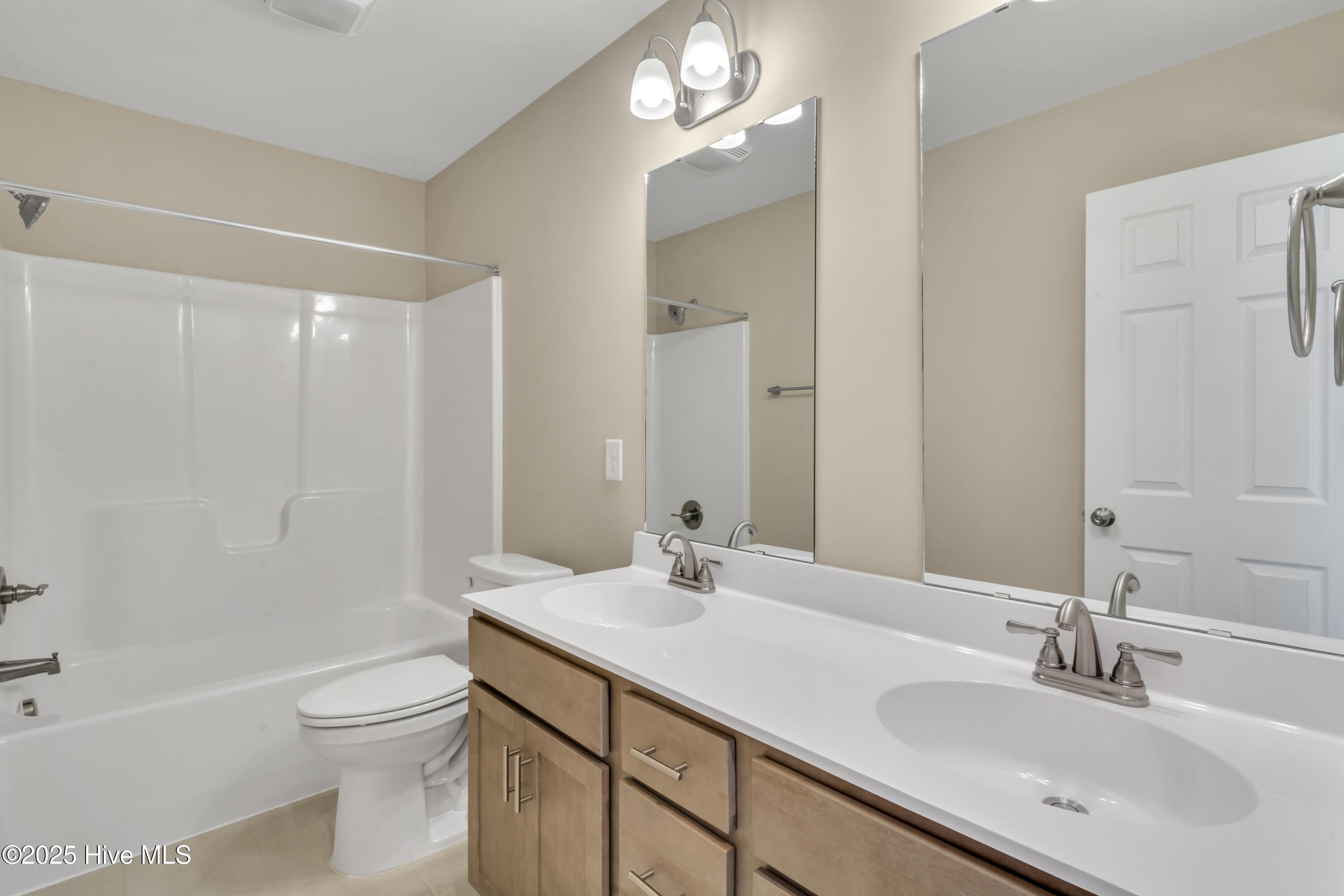 100566089 | Photo 32