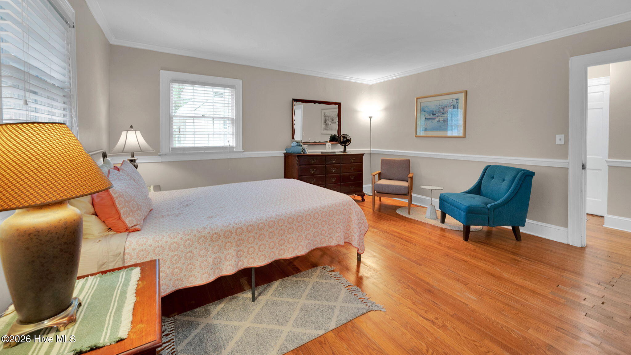 16-web-or-mls-1902 Sherwood Drive-15