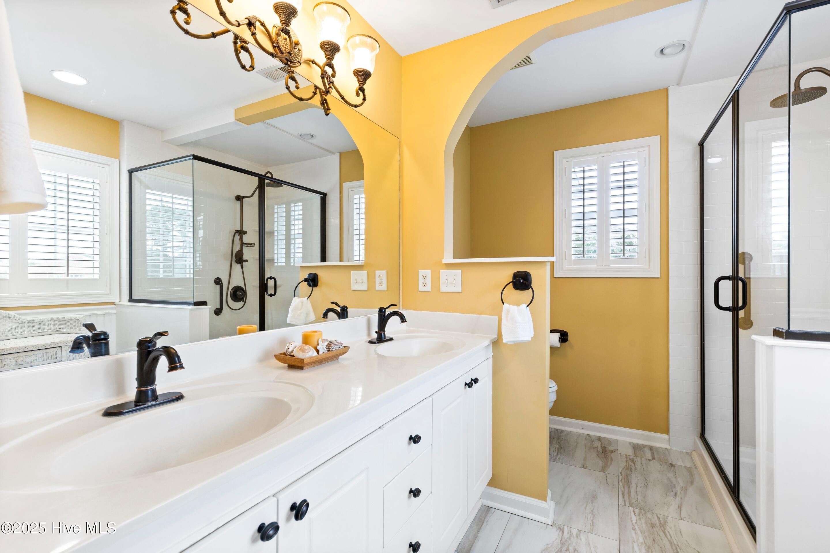 100528797 | Photo 26